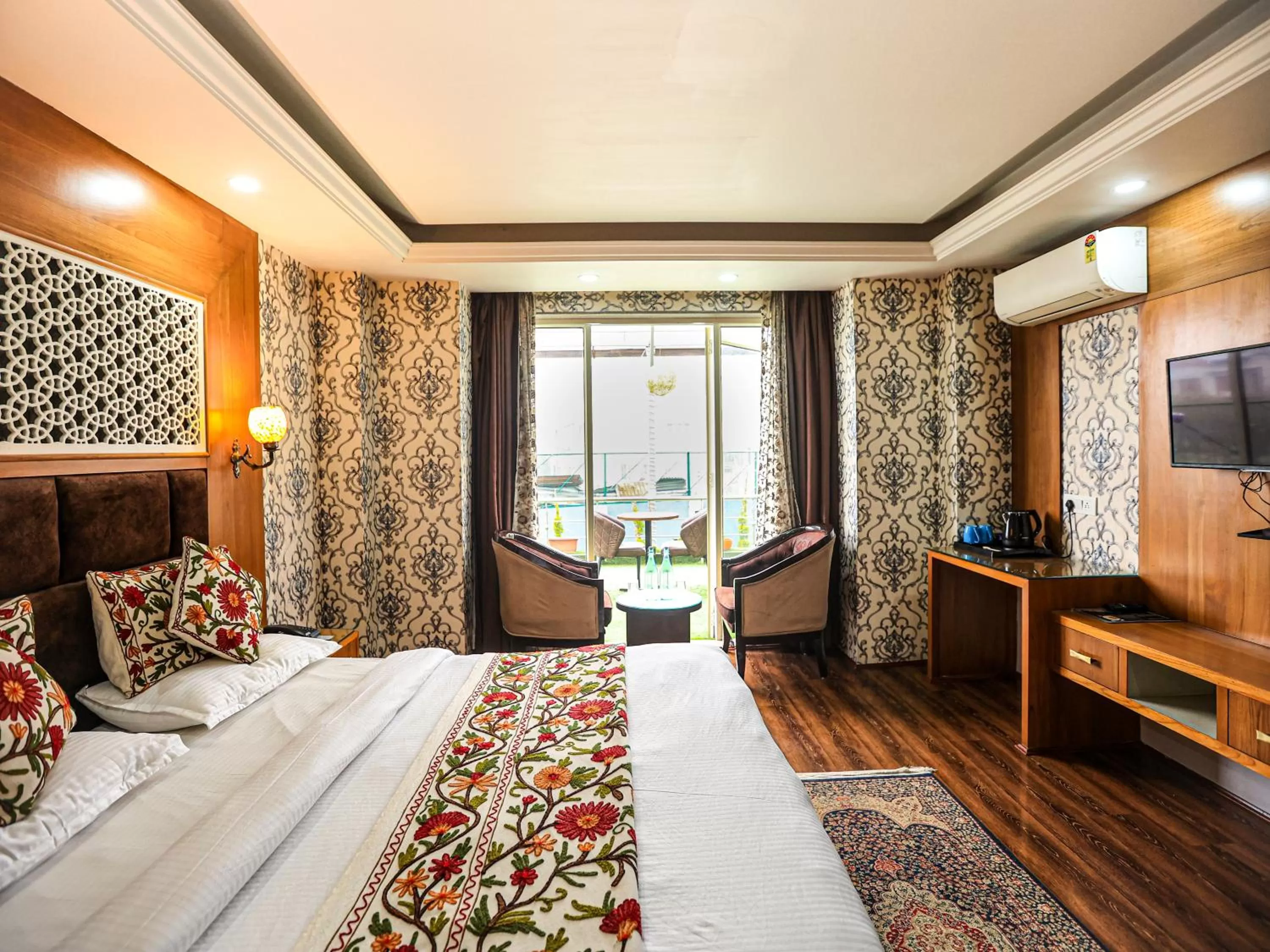 Communal lounge/ TV room in Hotel The Montreal