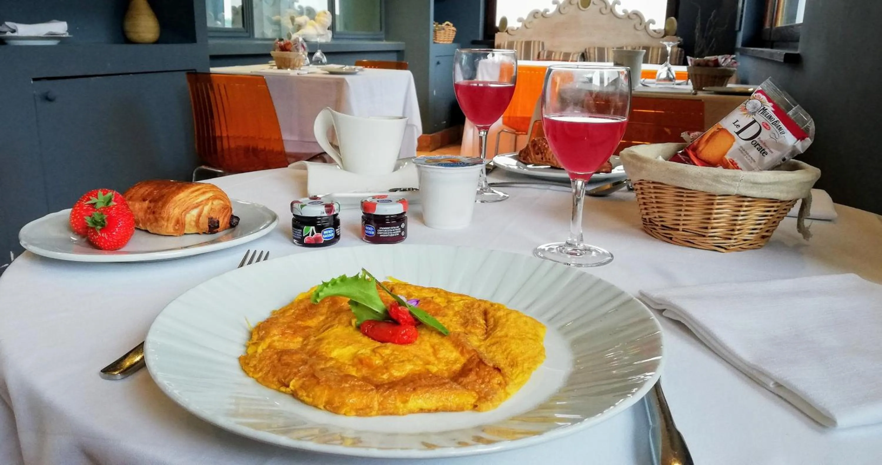 Buffet breakfast in Hotel & Ristorante degli Angeli