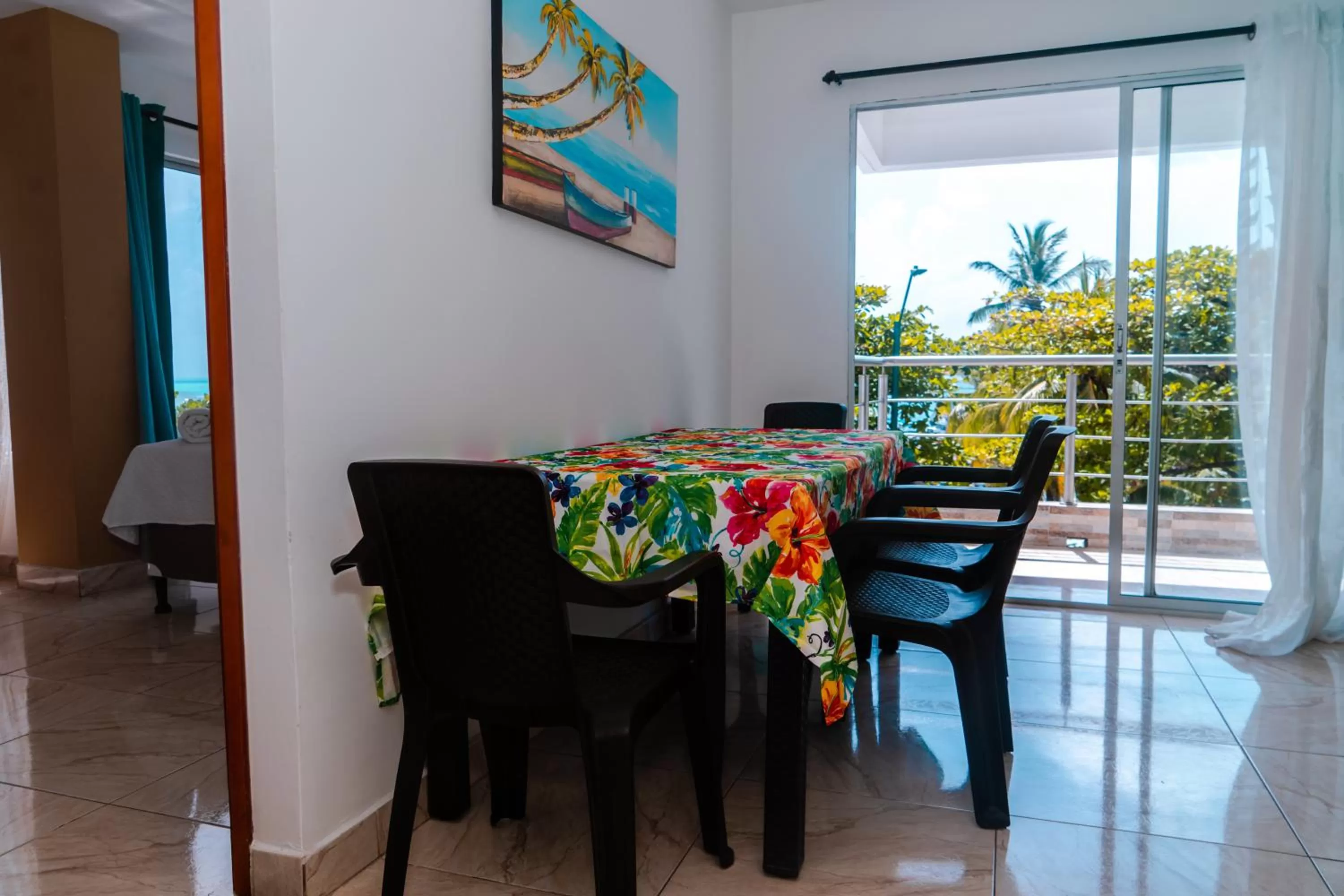 Dining Area in ZOJO MARiNA BAY