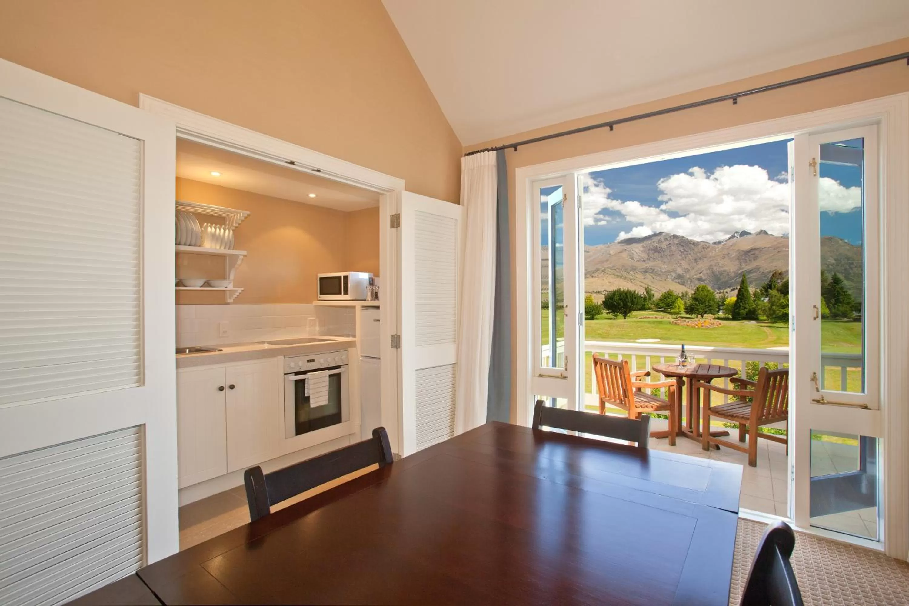 Dining area in Millbrook Resort