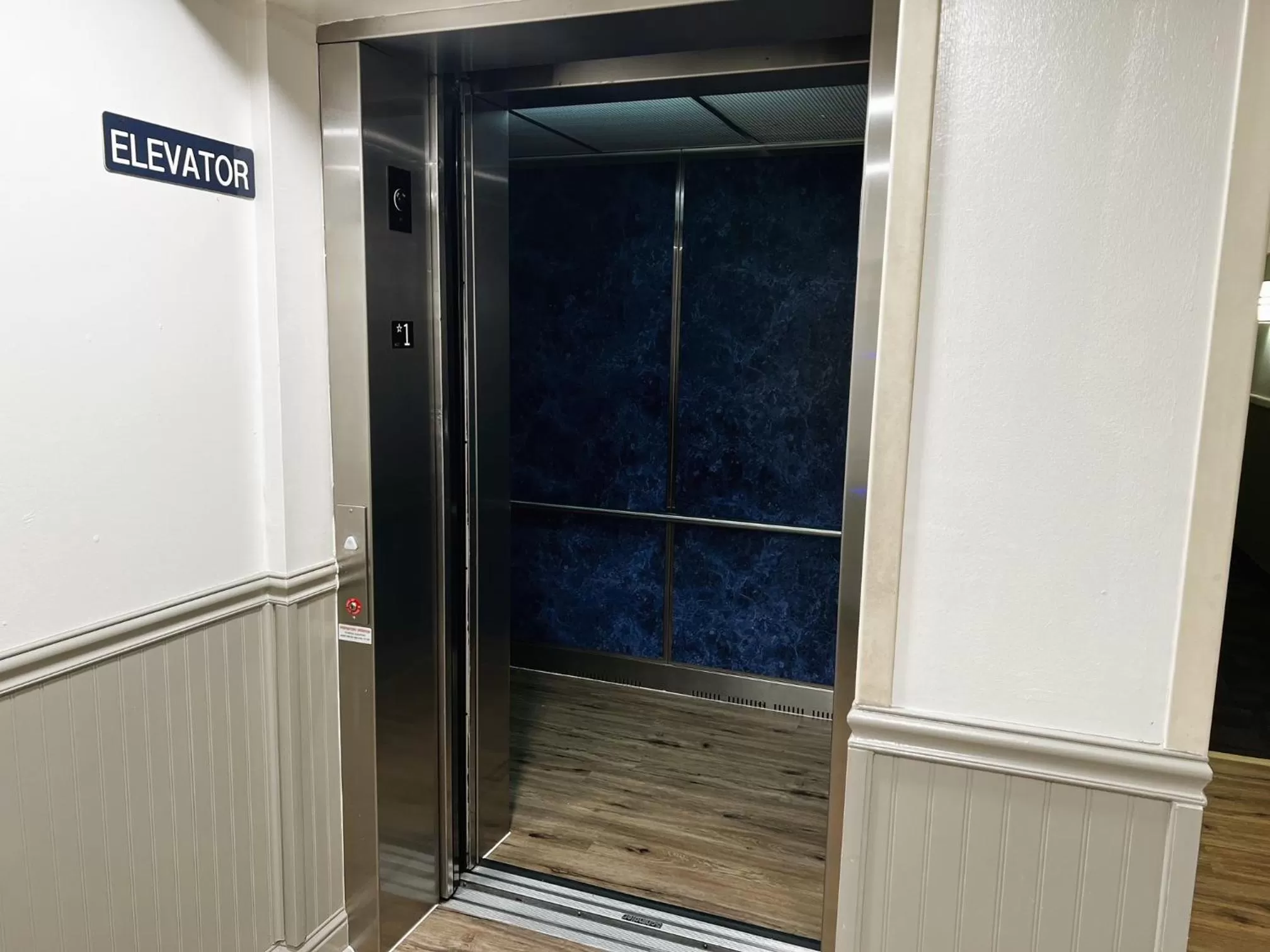 elevator in Quality Inn Yuba City-Marysville