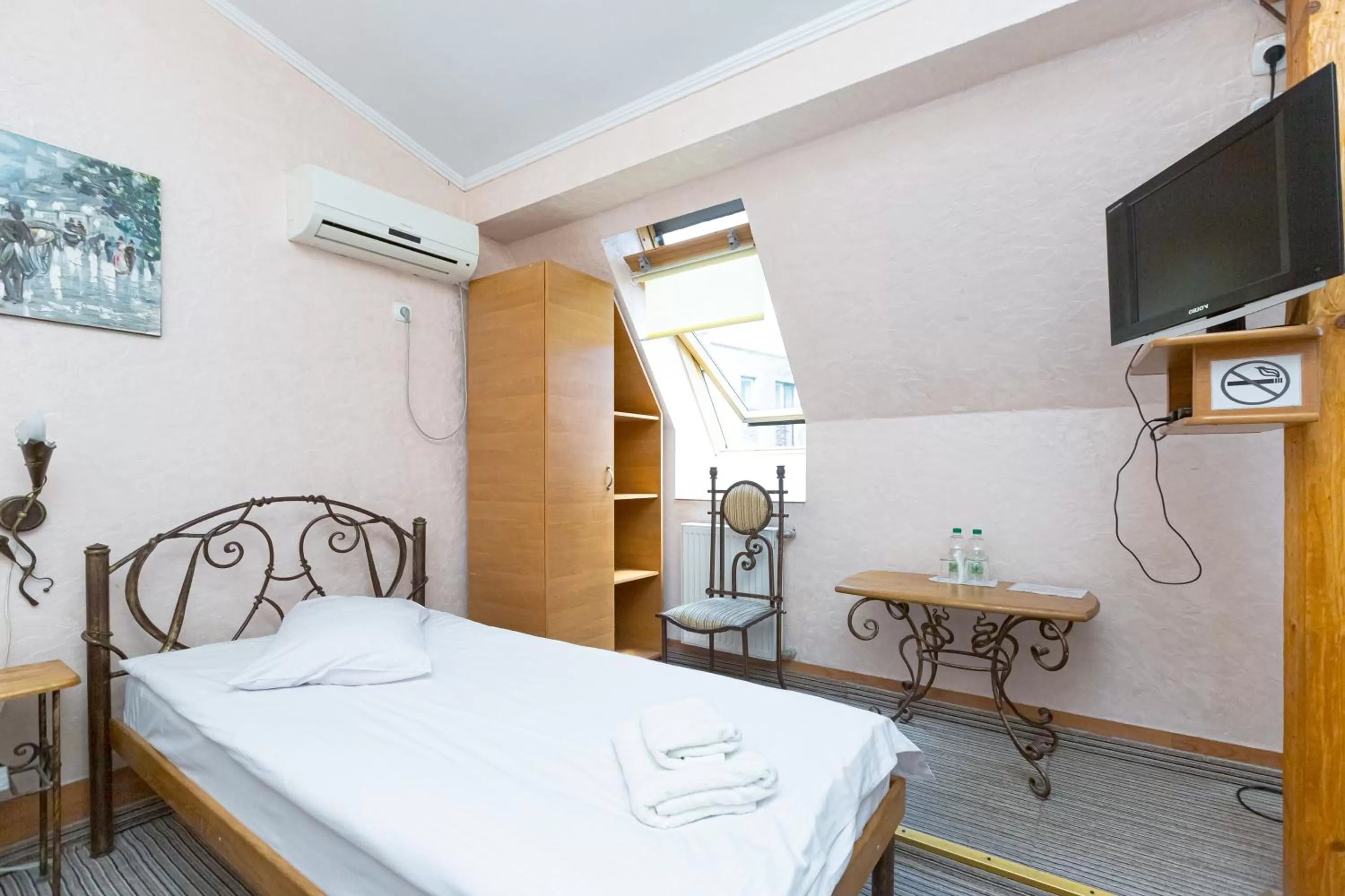 Bed in Staryi Krakiv