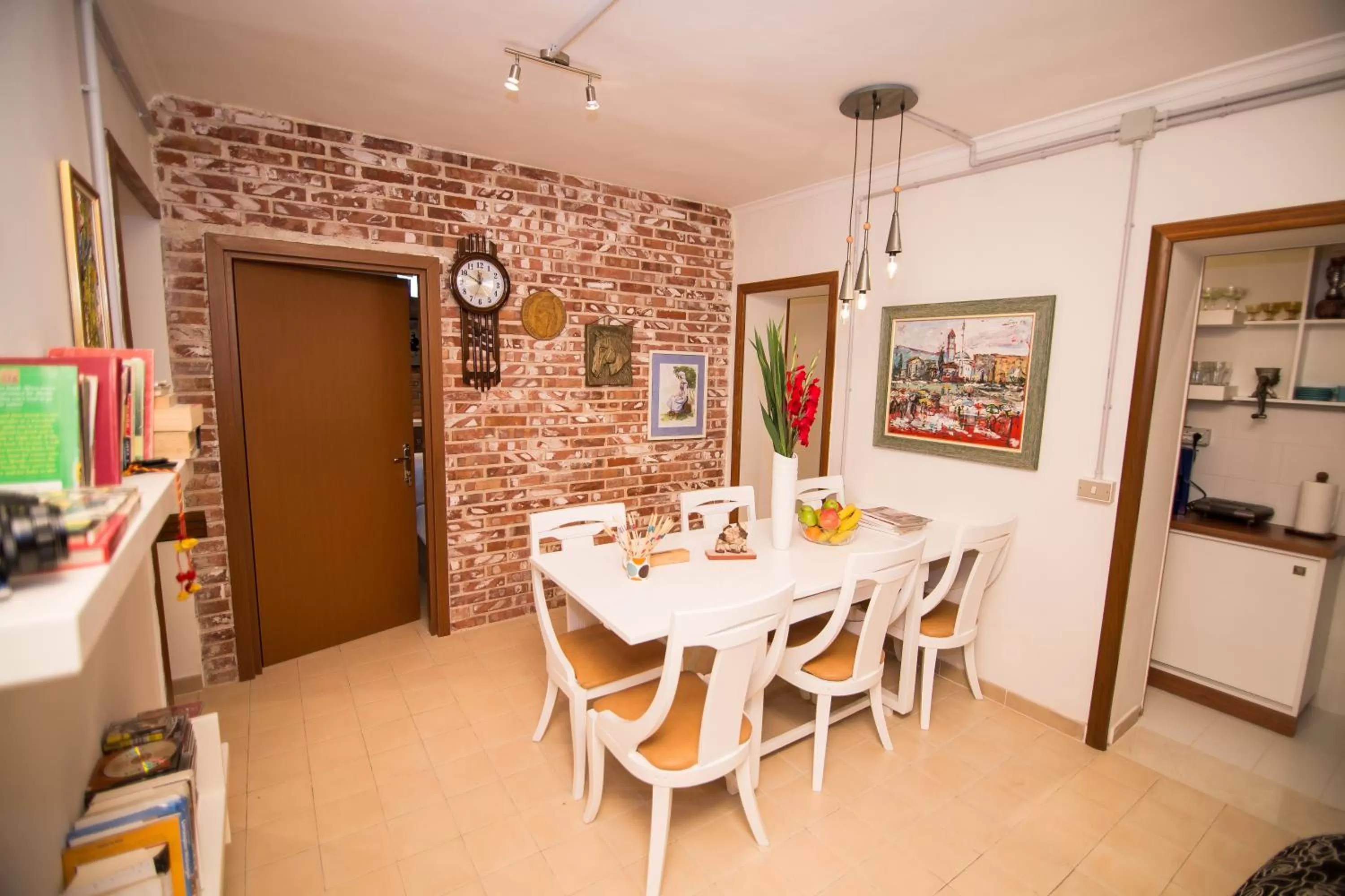 Dining Area in B&B Artistic Tirana