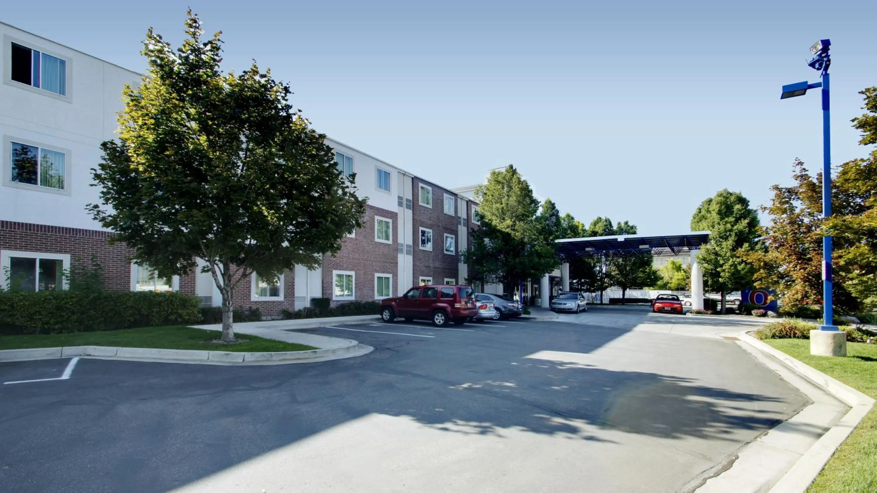 Facade/entrance in Motel 6 Lehi, UT - Thanksgiving Point
