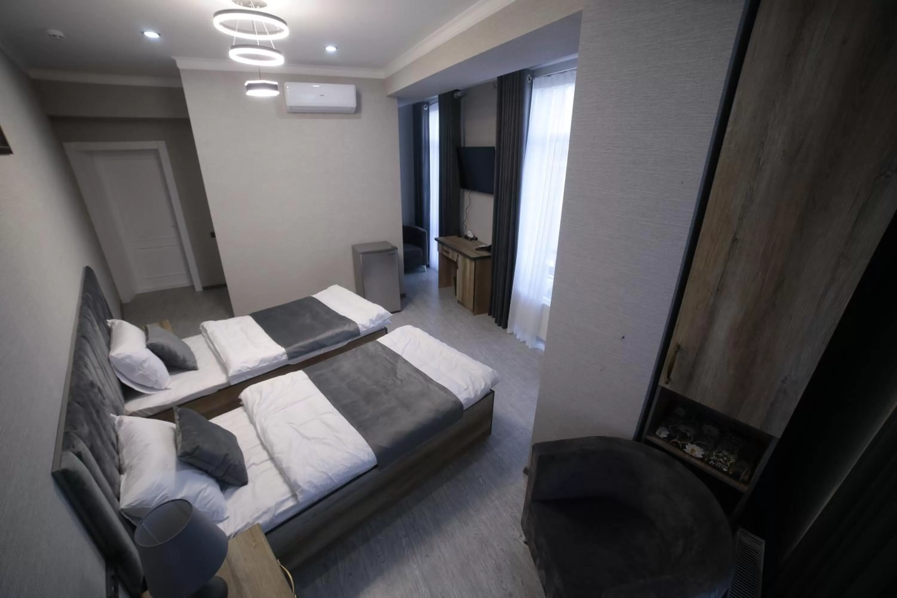 Photo of the whole room, Bed in Samarqand Darvoza