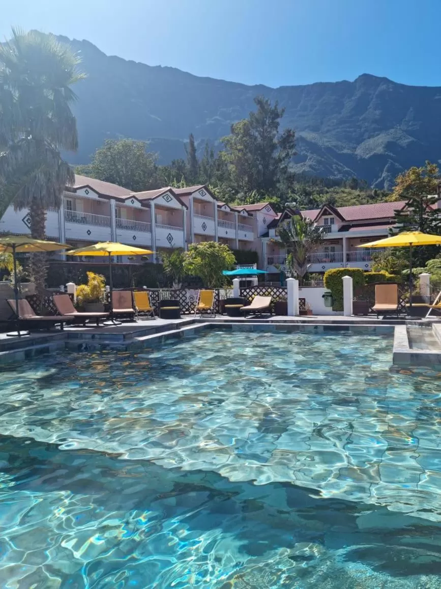 Mountain view, Swimming Pool in Hotel Des Neiges