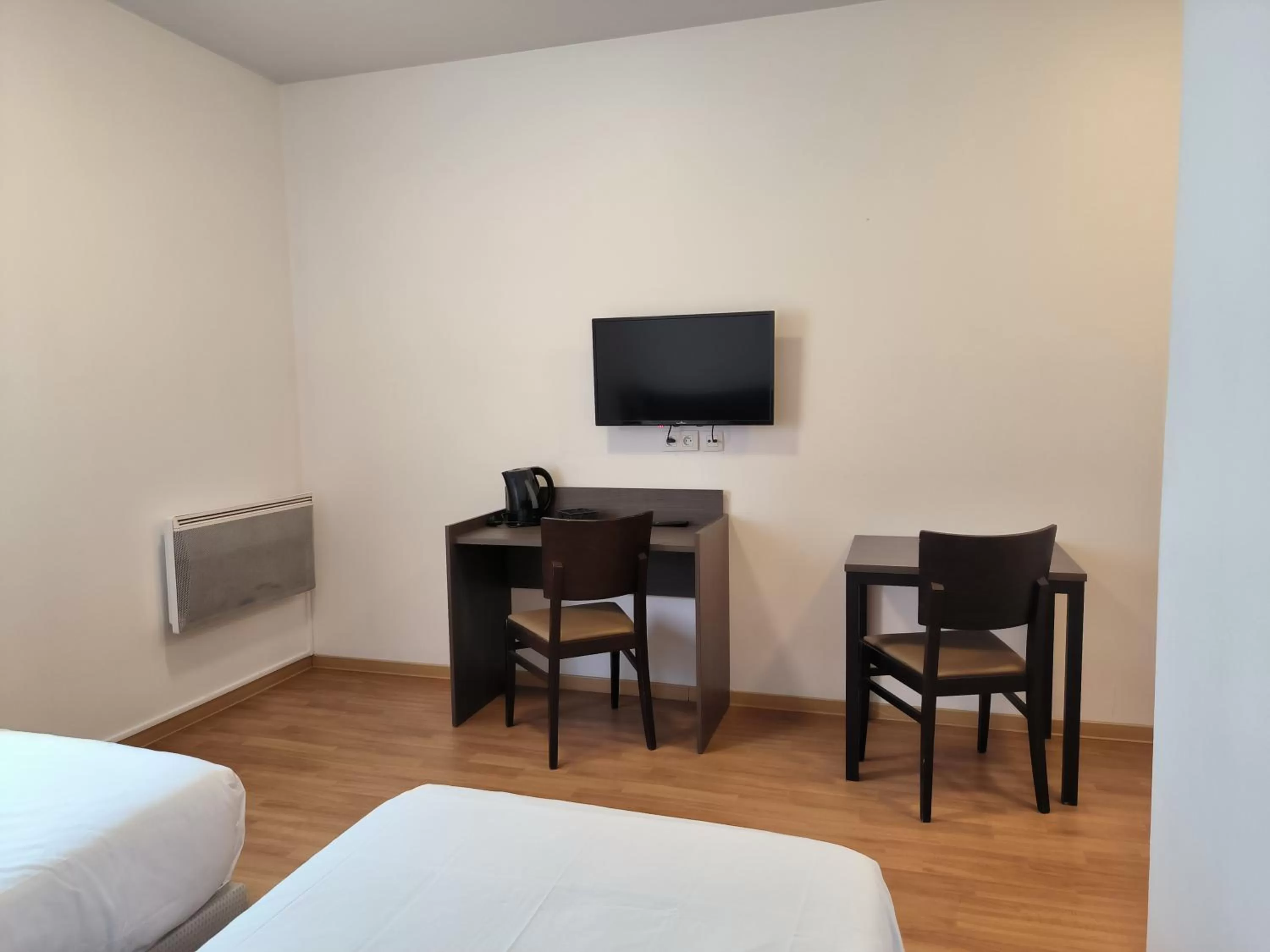 Seating area, Bed in City Résidence Marseille