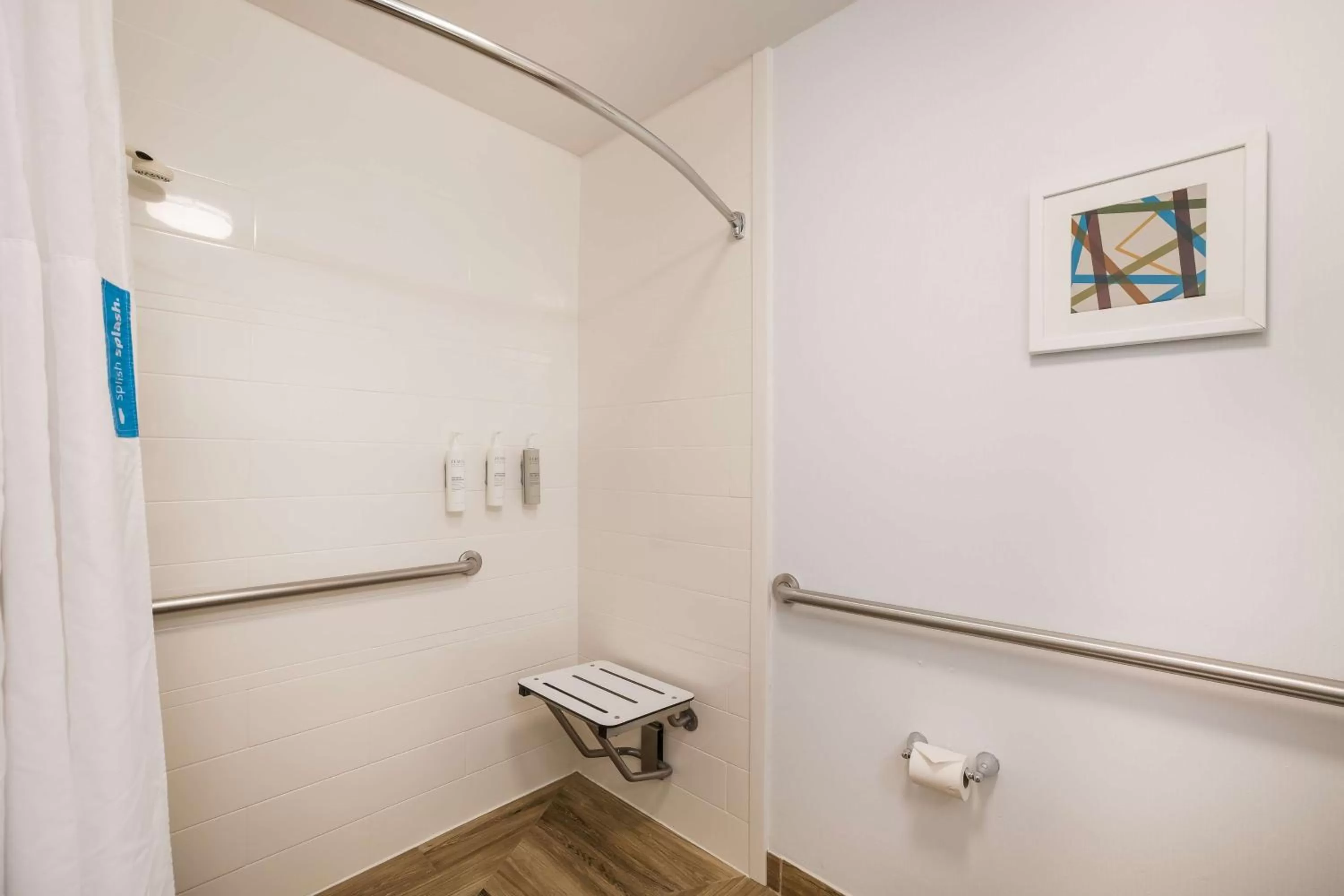 Bathroom in Hampton Inn McHenry