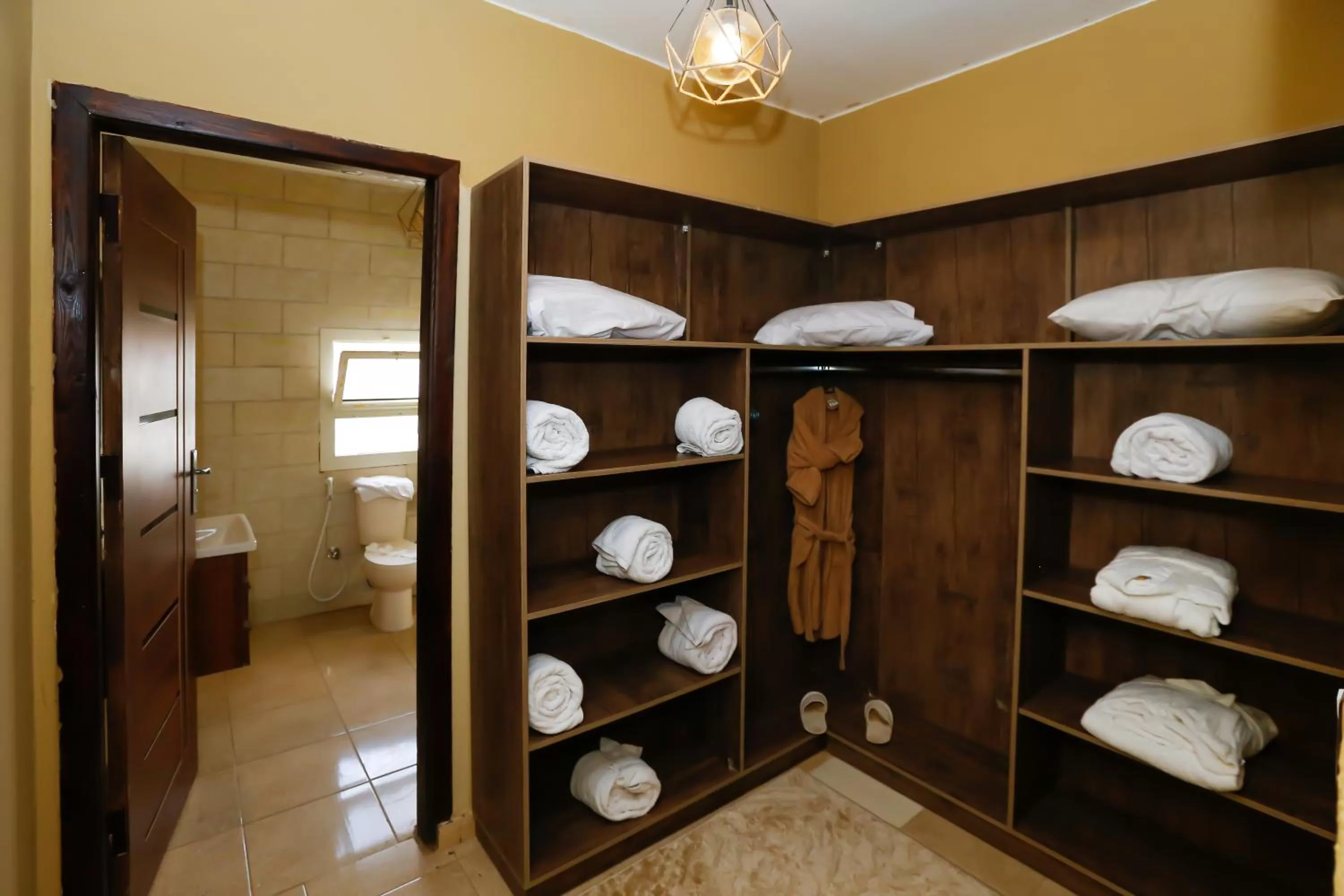 Bathroom in King Cheops Inn - Pyramid View