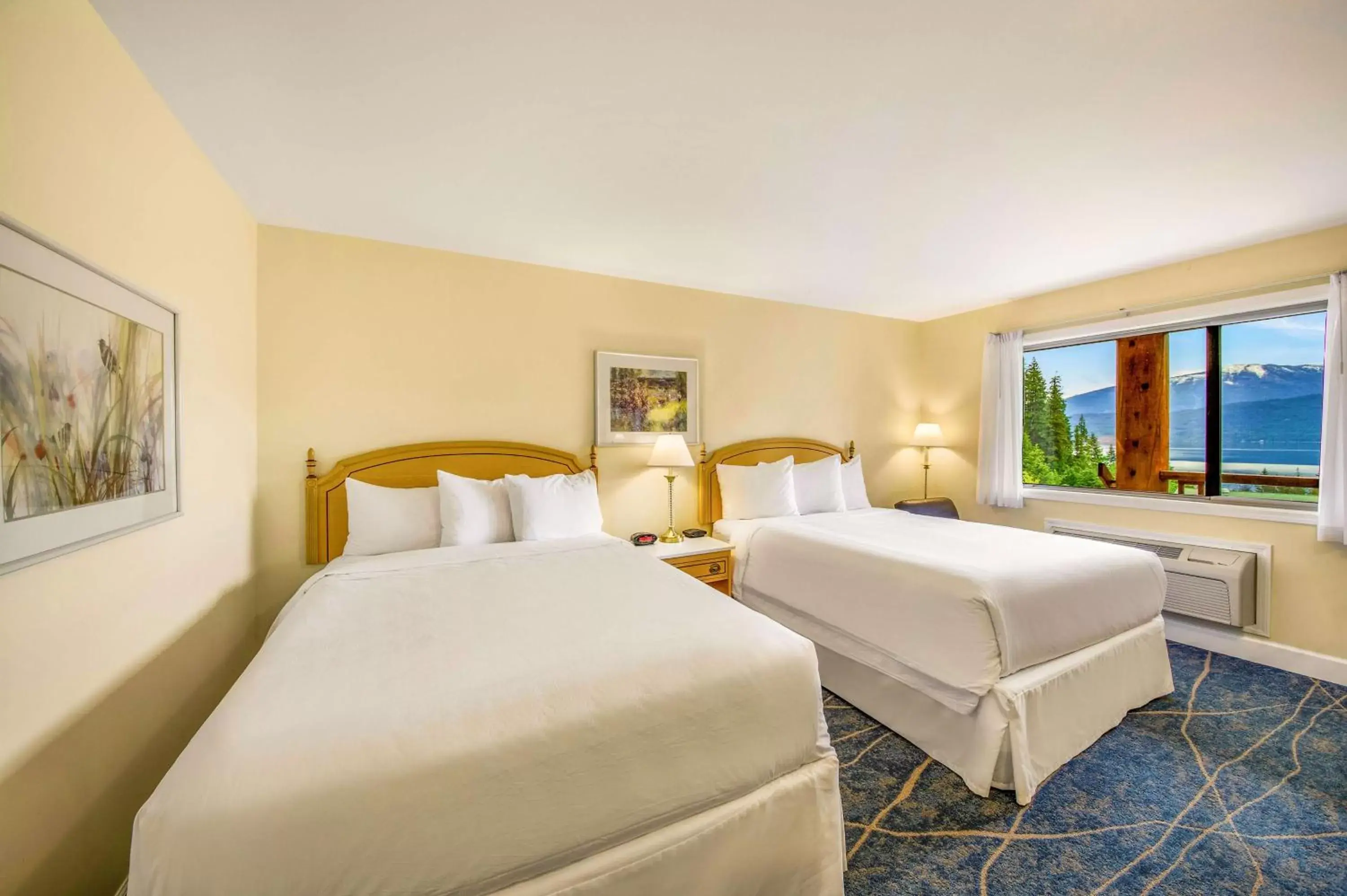 Queen Room with Two Queen Beds and Lake View in Kootenay Lakeview Resort BW Signature Collection Queen Room with Two Queen Beds and Lake View in Kootenay Lakeview Resort BW Signature Collection