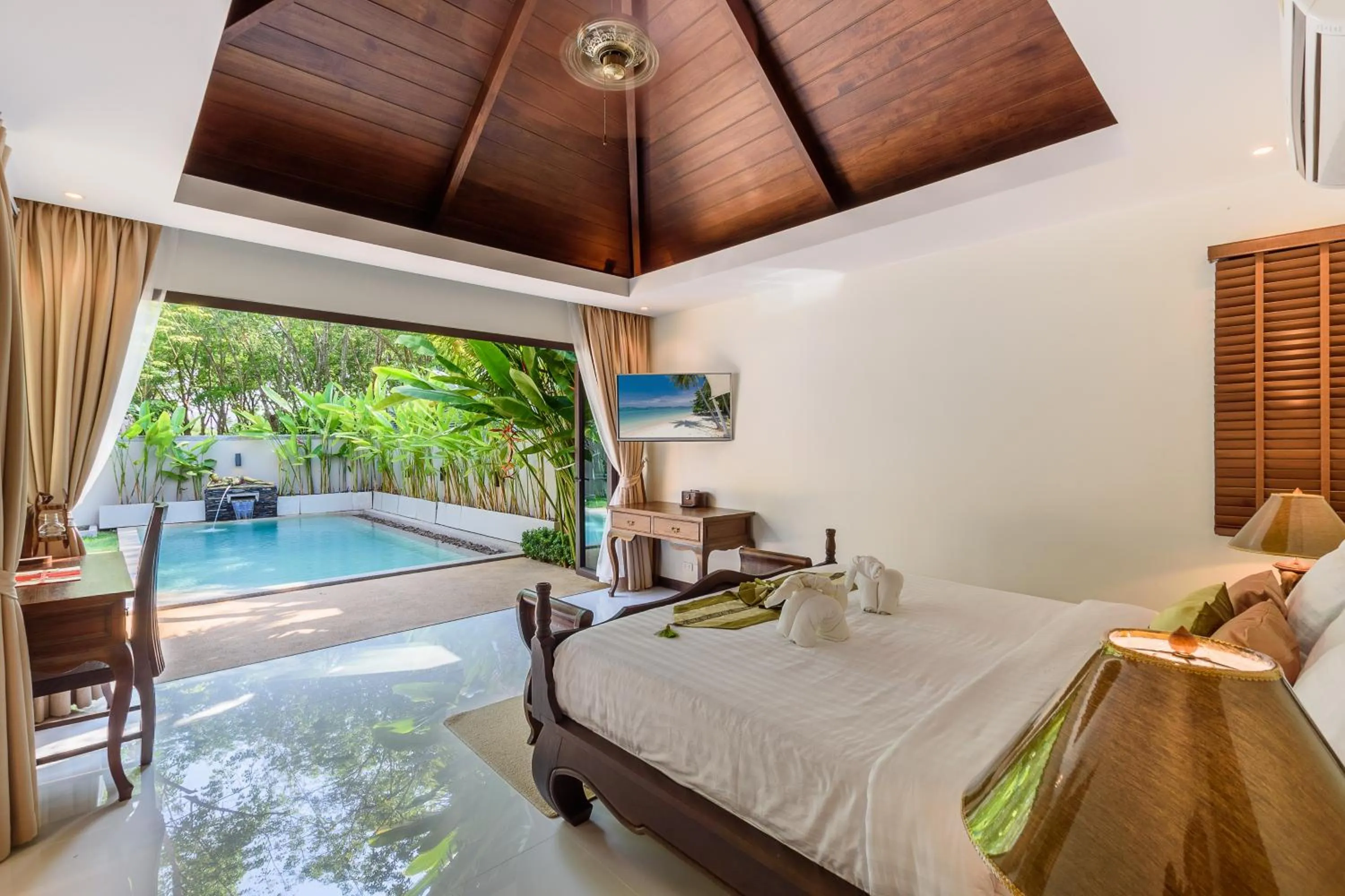 Bed in Inspire Villas Phuket