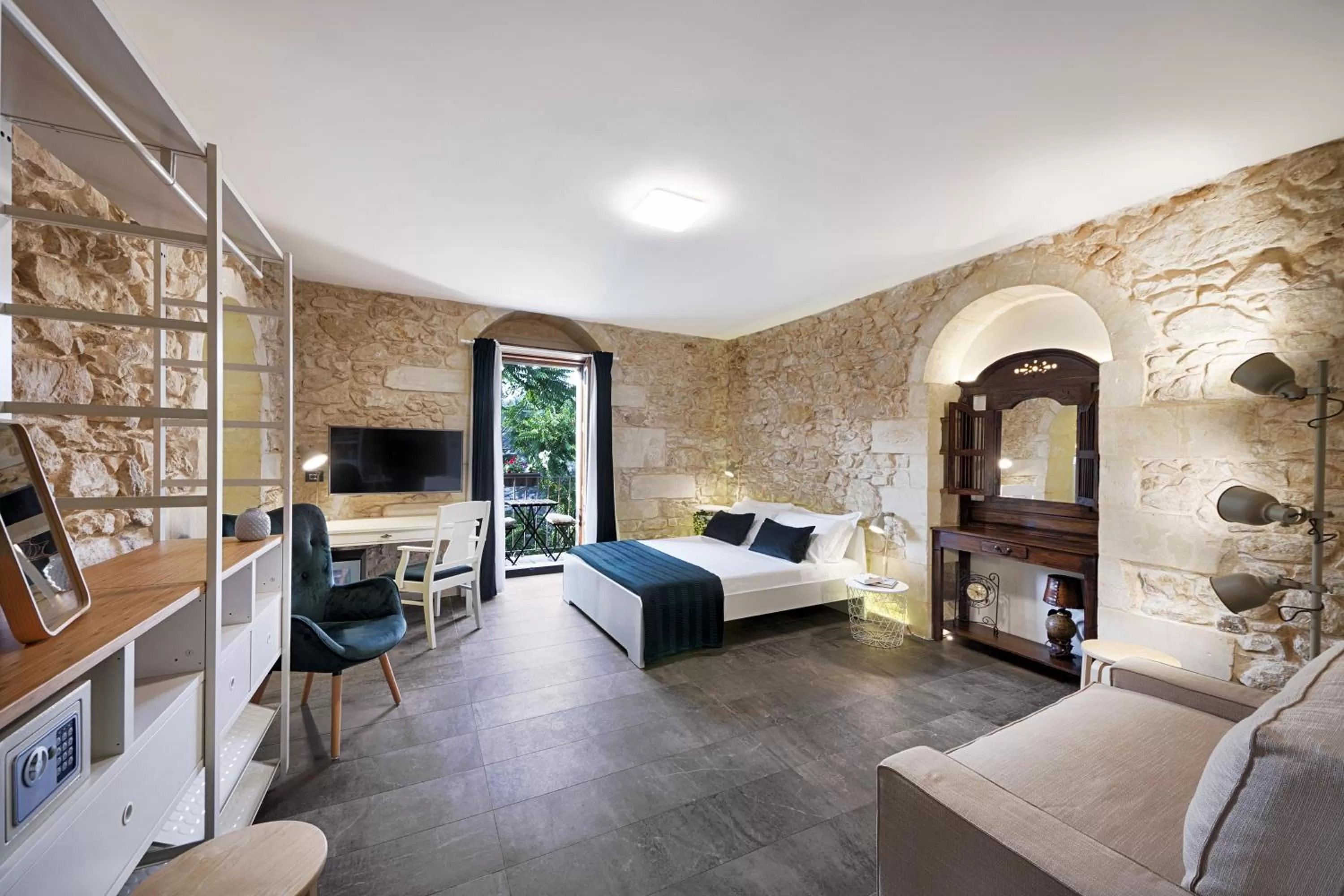 Balcony/Terrace, Bed in Centosedici Rooms