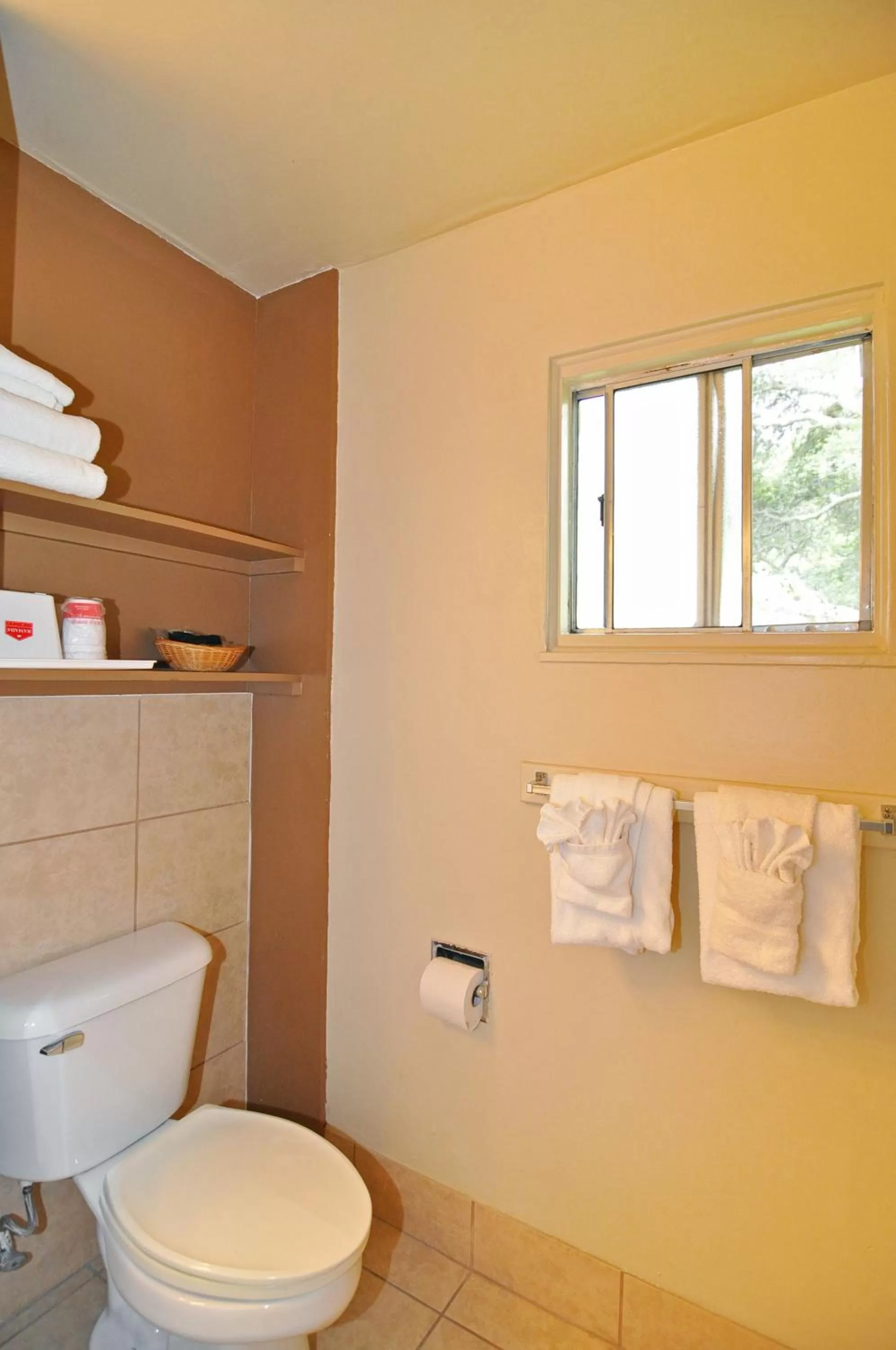 Bathroom in Pelican Inn