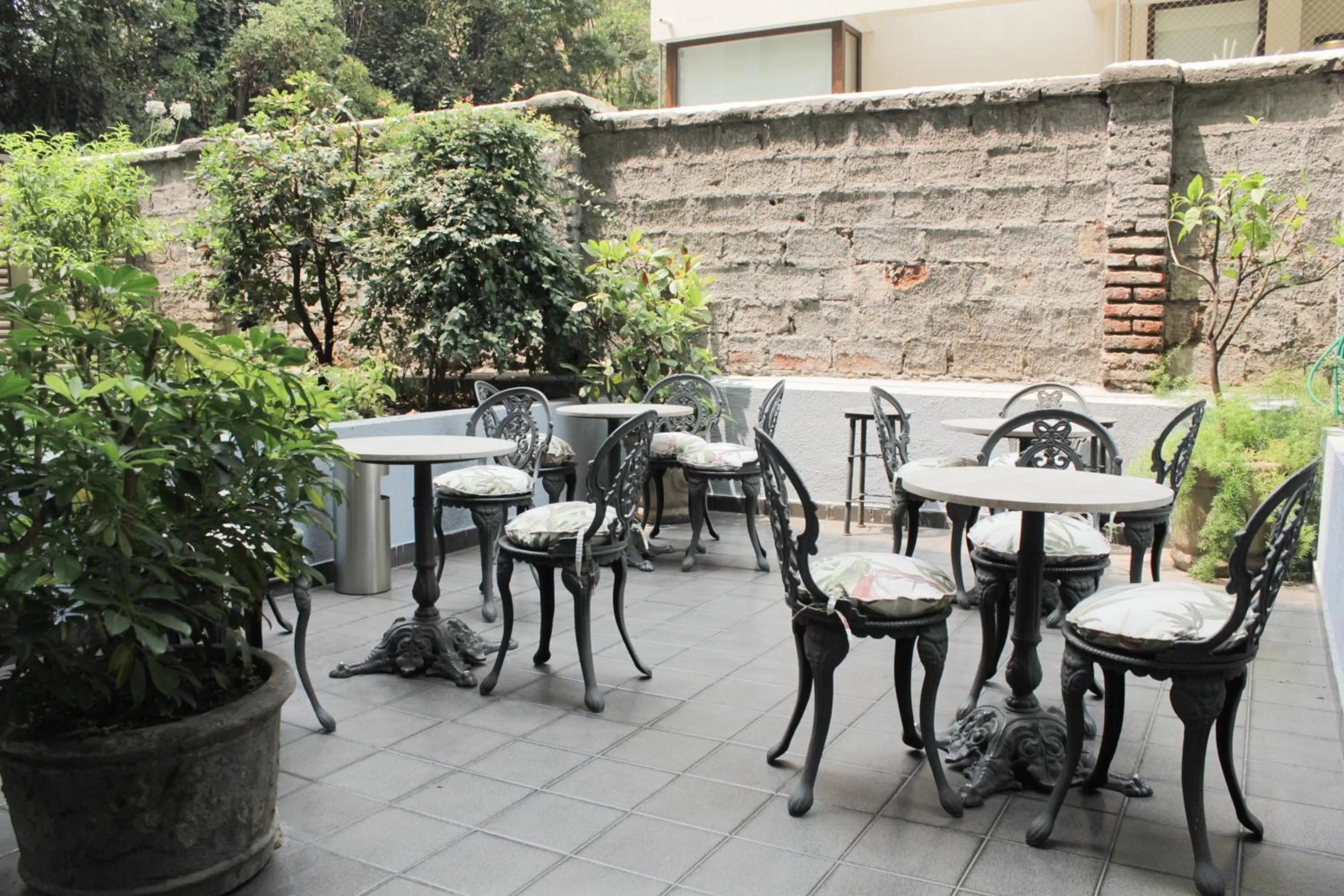 Patio in Hotel Leonardo da Vinci
