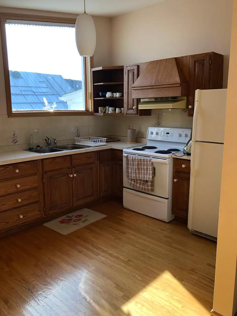 Coffee/tea facilities, Kitchen/Kitchenette in Hotel Wolfe Island