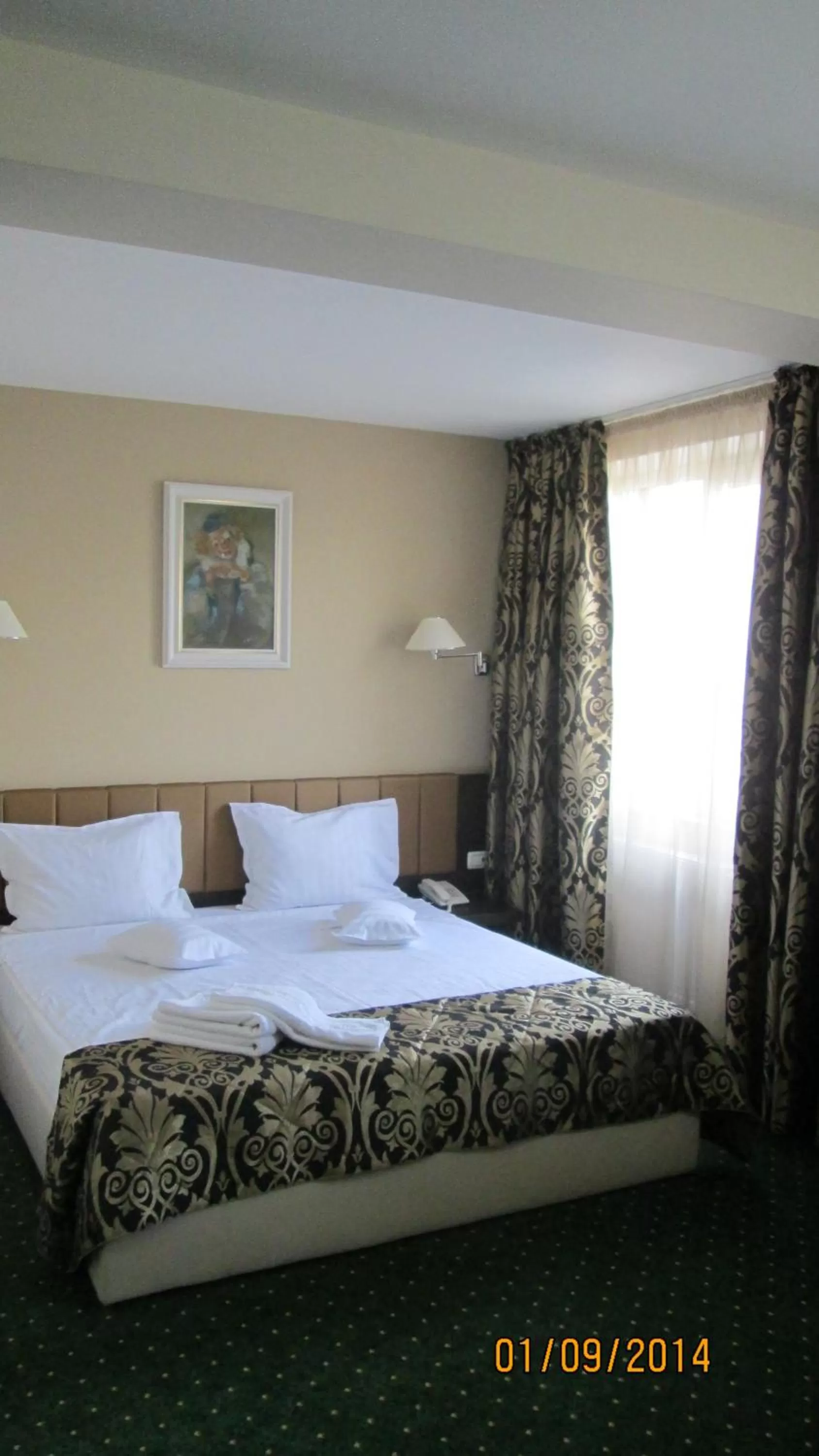 Day, Bed in Hotel Bistrita