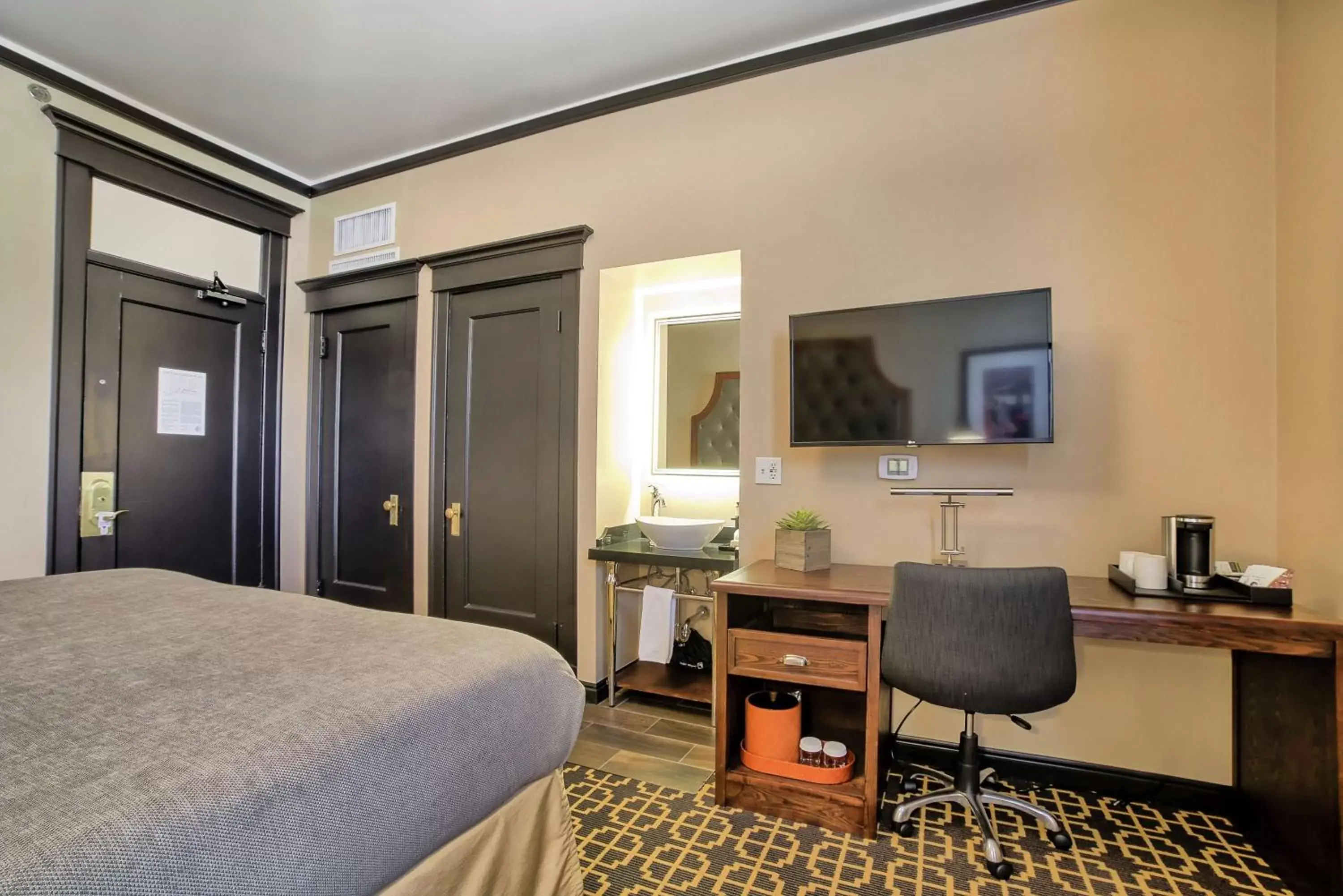 Queen Room in The Peery Salt Lake City Downtown, Tapestry Collection by Hilton Queen Room in The Peery Salt Lake City Downtown, Tapestry Collection by Hilton