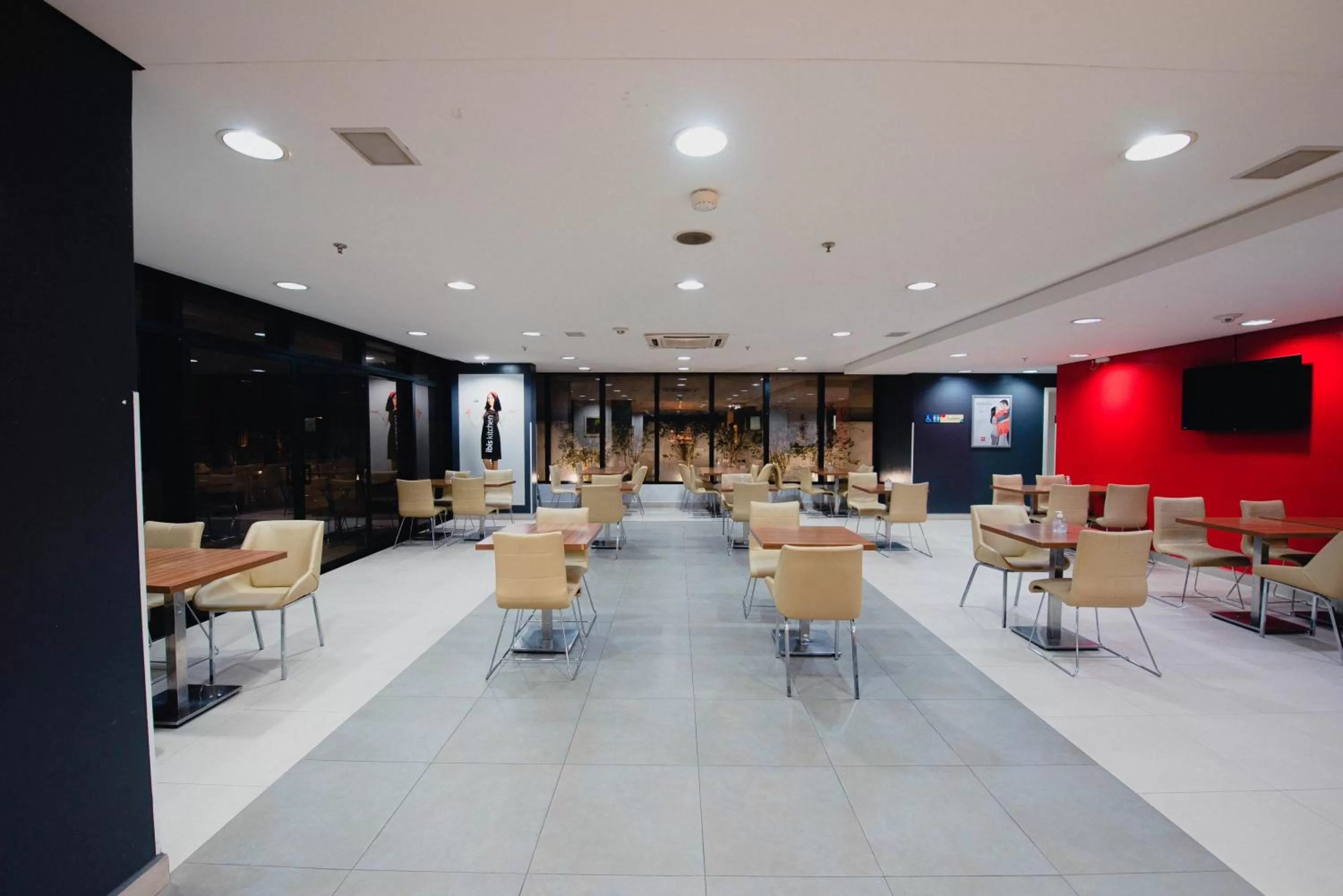 Restaurant/places to eat in ibis Curitiba Shopping