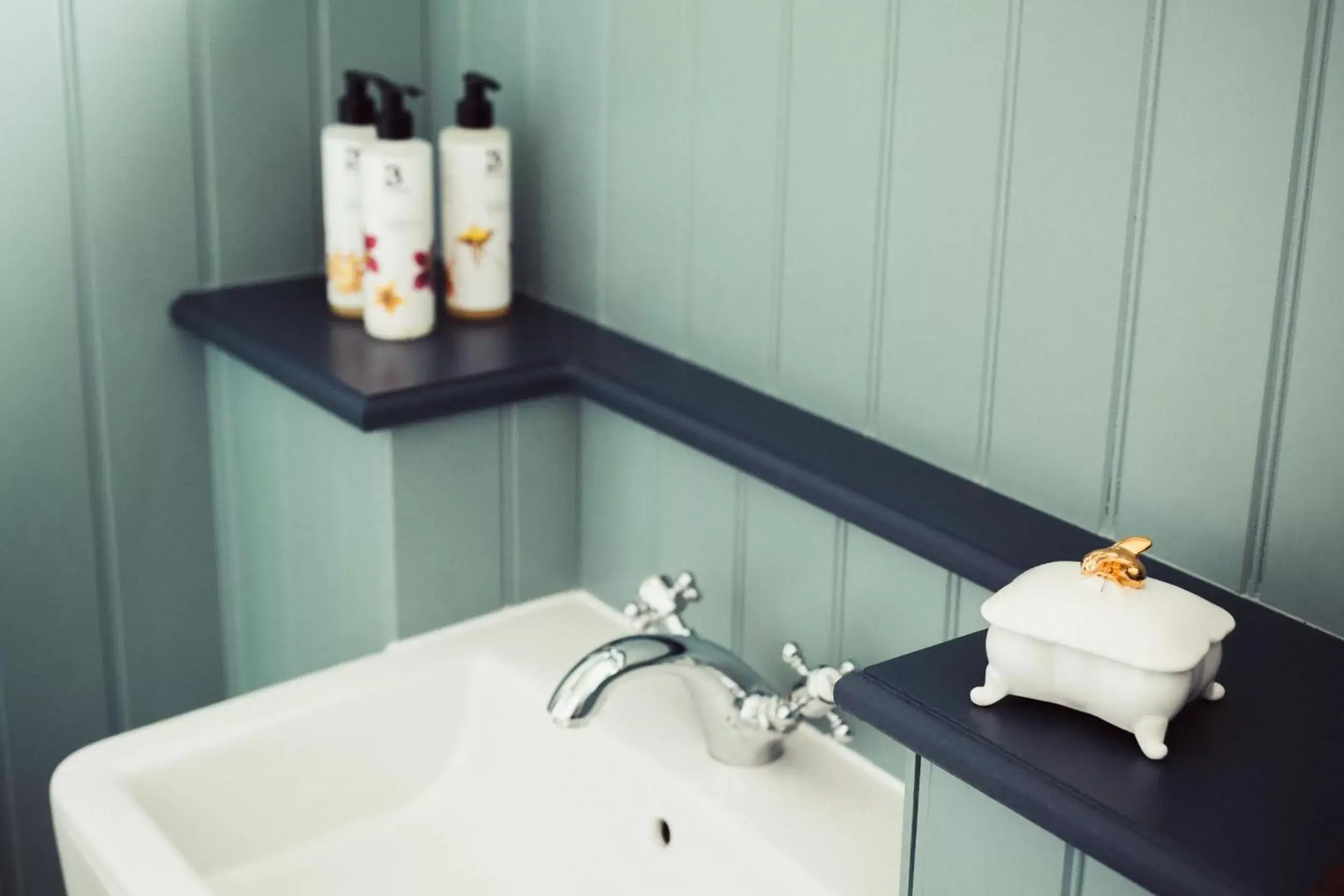 Double or Twin Room with Shower in Merchants Manor Spa Double or Twin Room with Shower in Merchants Manor Spa