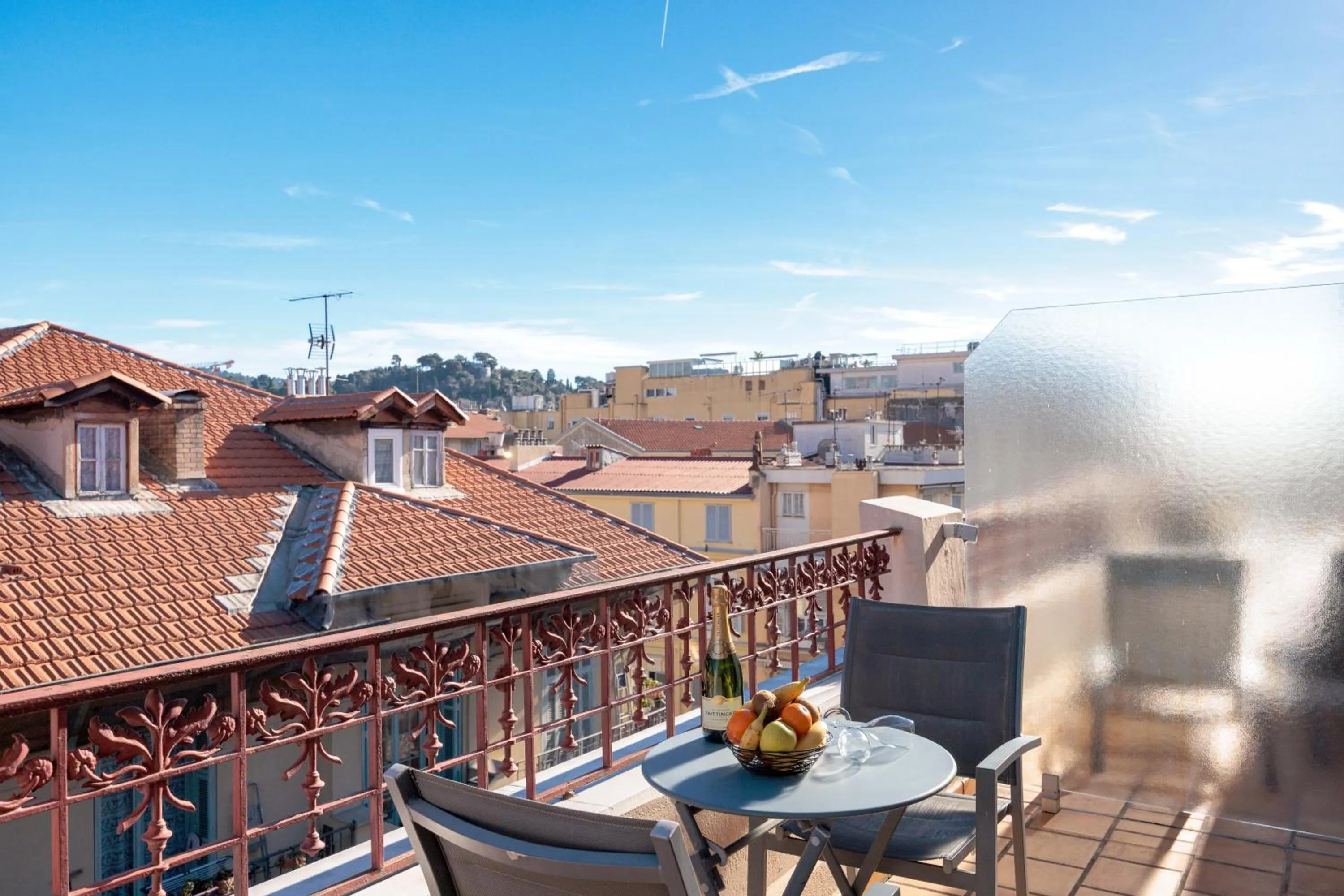 Day in Best Western Plus Hôtel Massena Nice