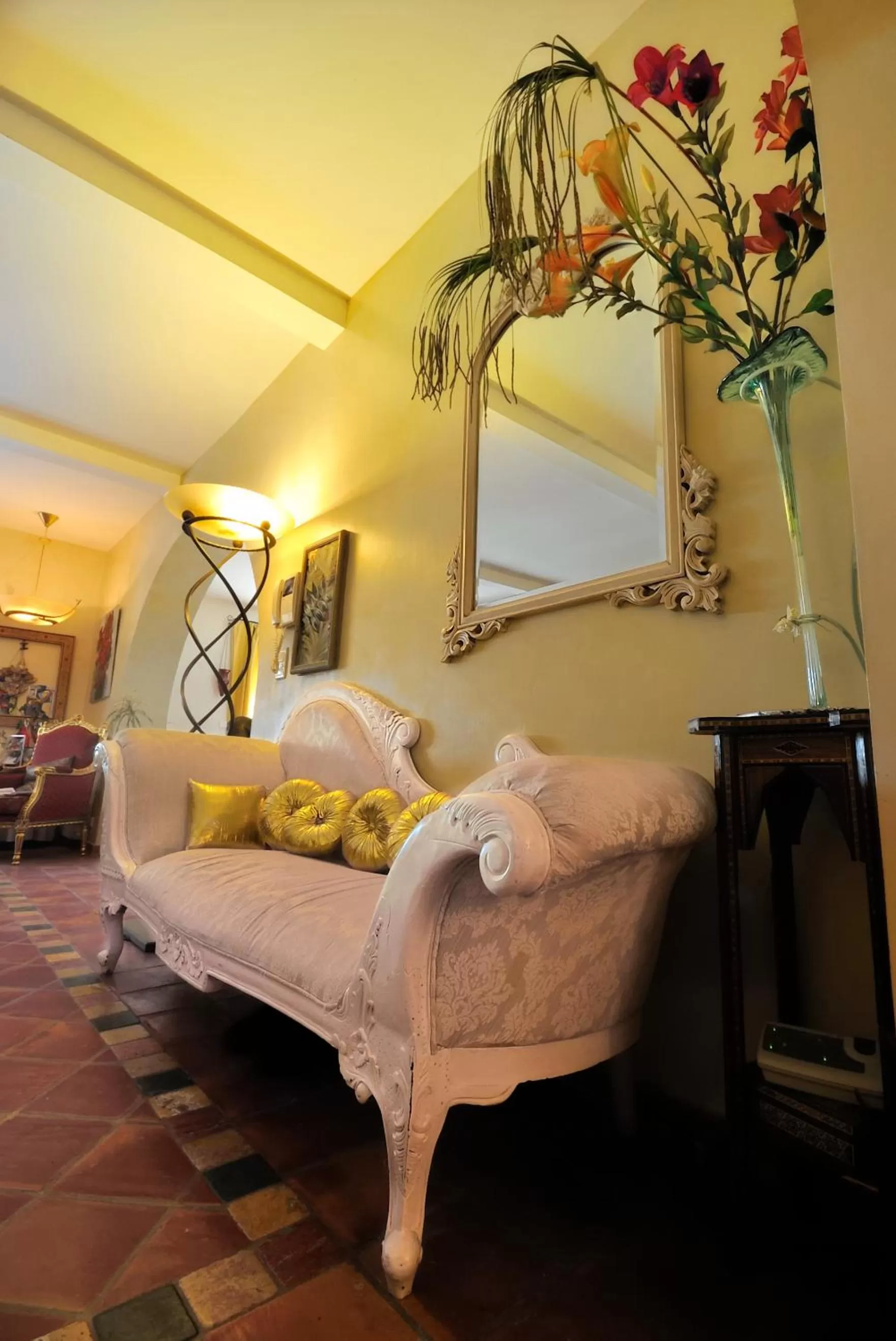 Living room, Bed in Mas de la Montille