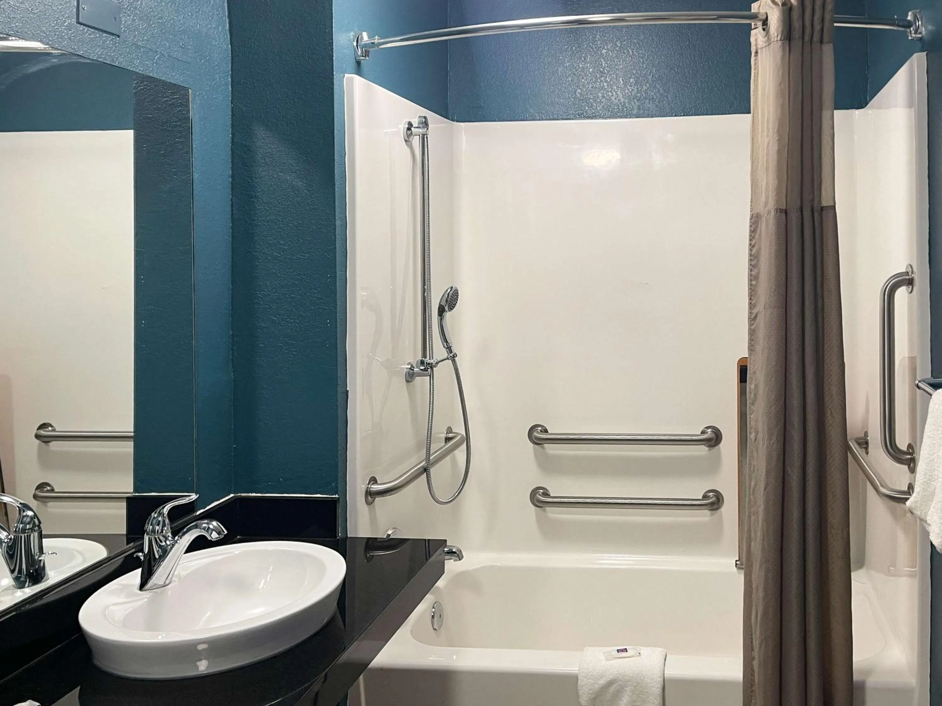 Bathroom in Motel 6-Memphis, TN - Downtown