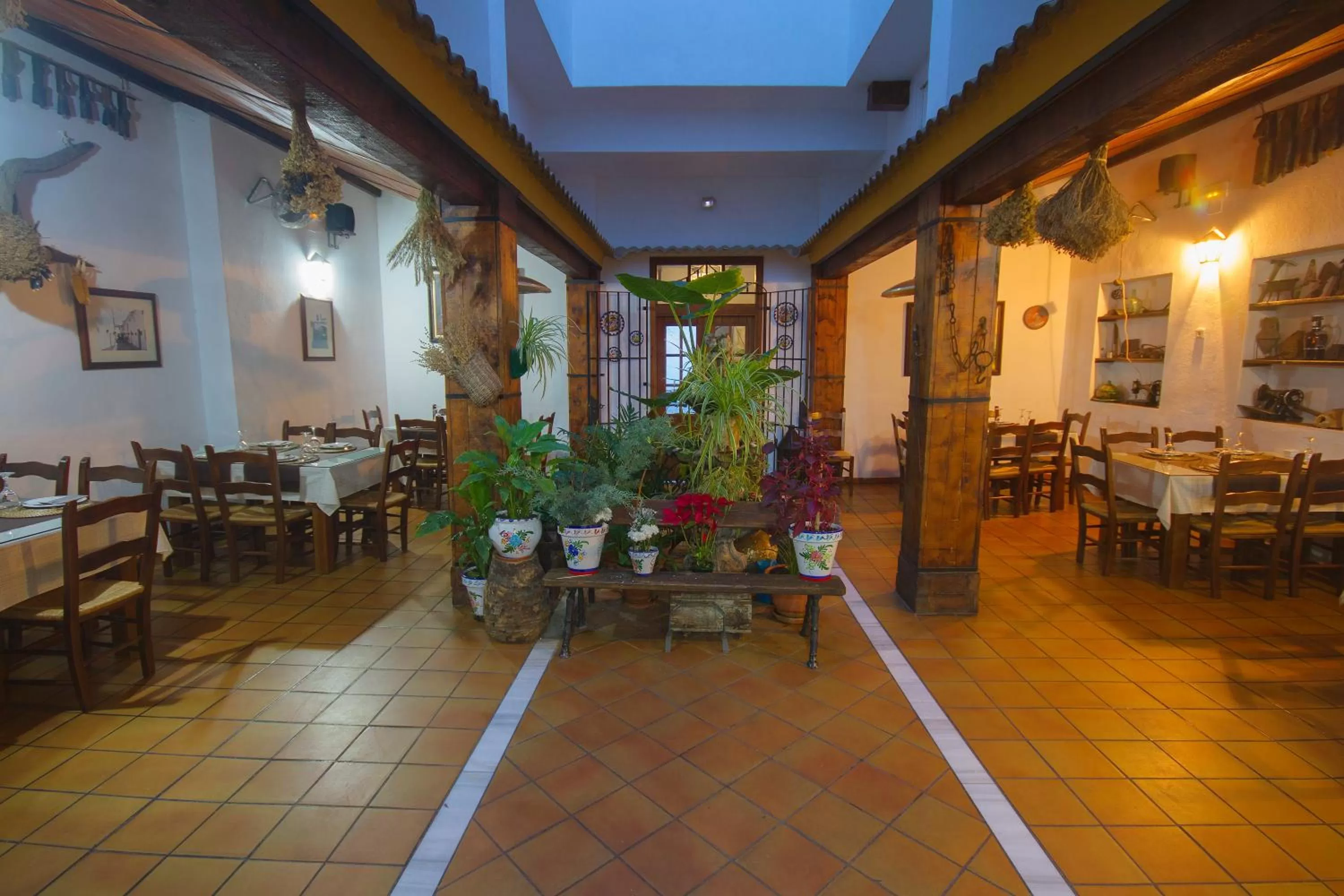 Restaurant/Places to Eat in Hotel El Tabanco