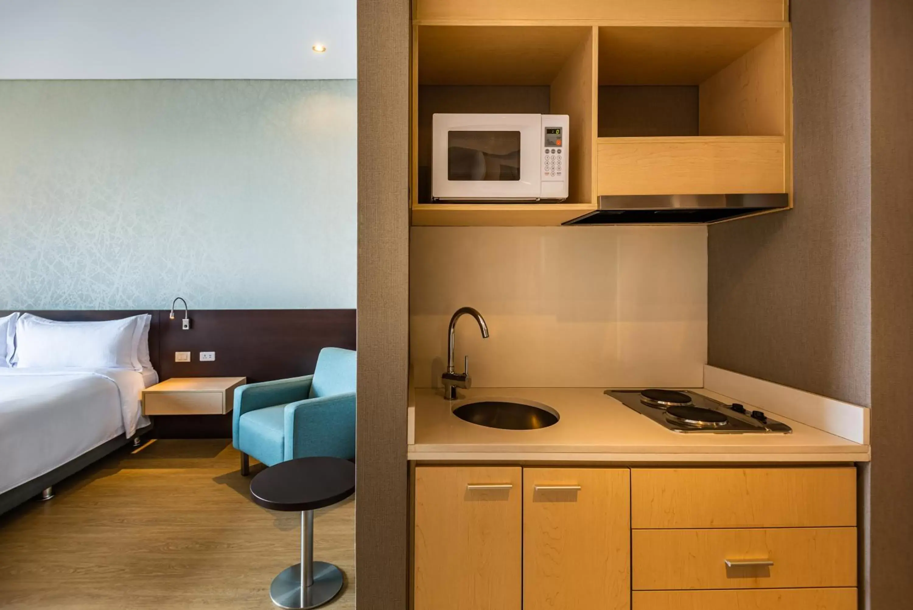 King Room with Kitchenette in Hilton DoubleTree Bogotá Salitre AR King Room with Kitchenette in Hilton DoubleTree Bogotá Salitre AR