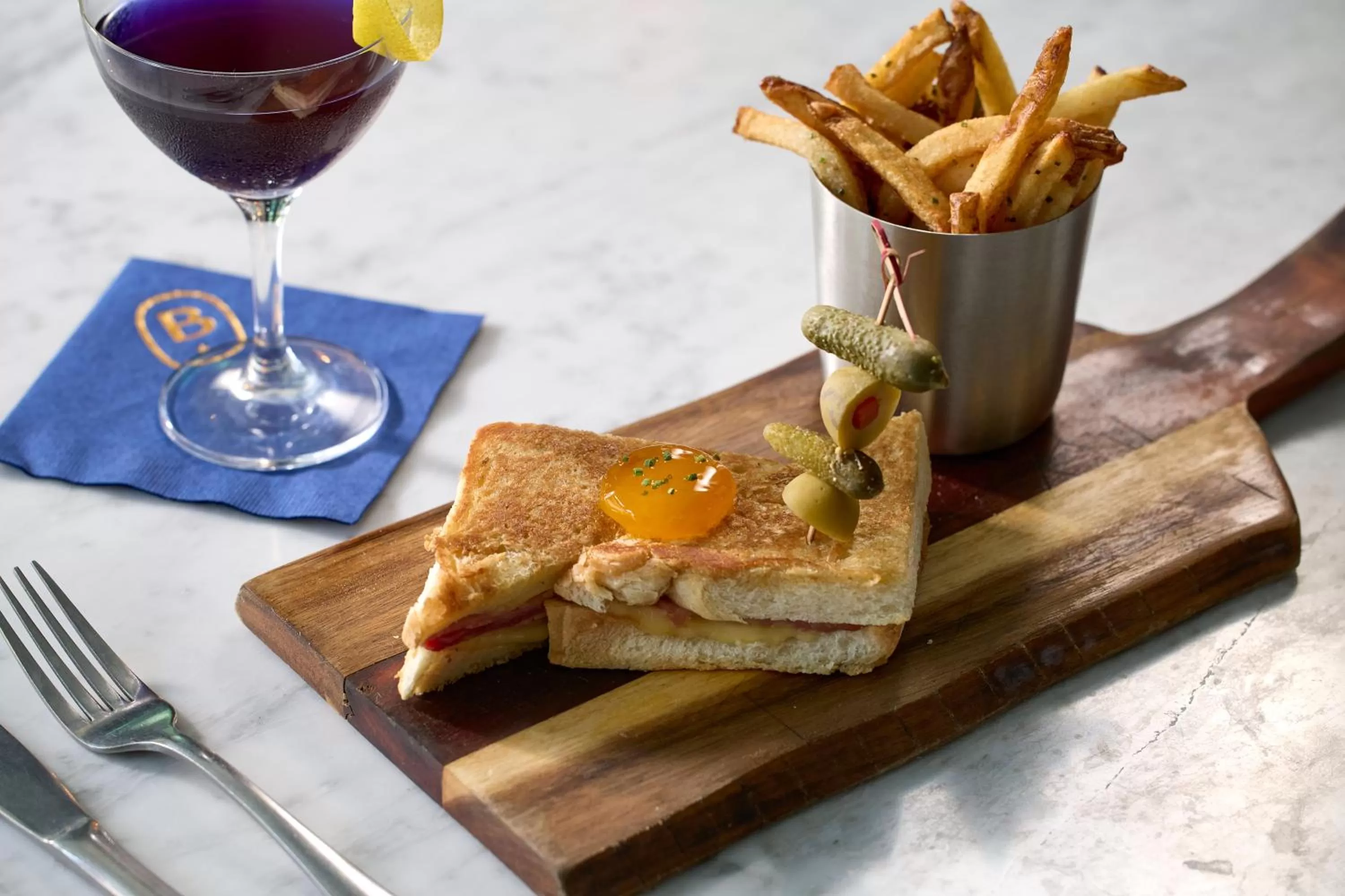 Lounge or bar in Kimpton Banneker Hotel by IHG