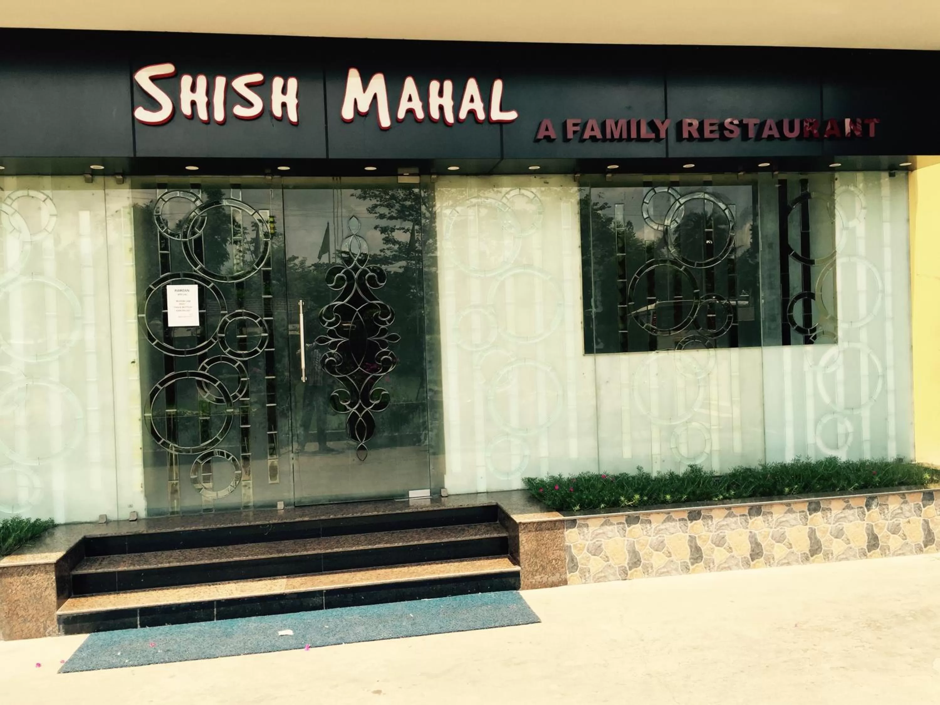 Restaurant/places to eat in Hotel Samrat