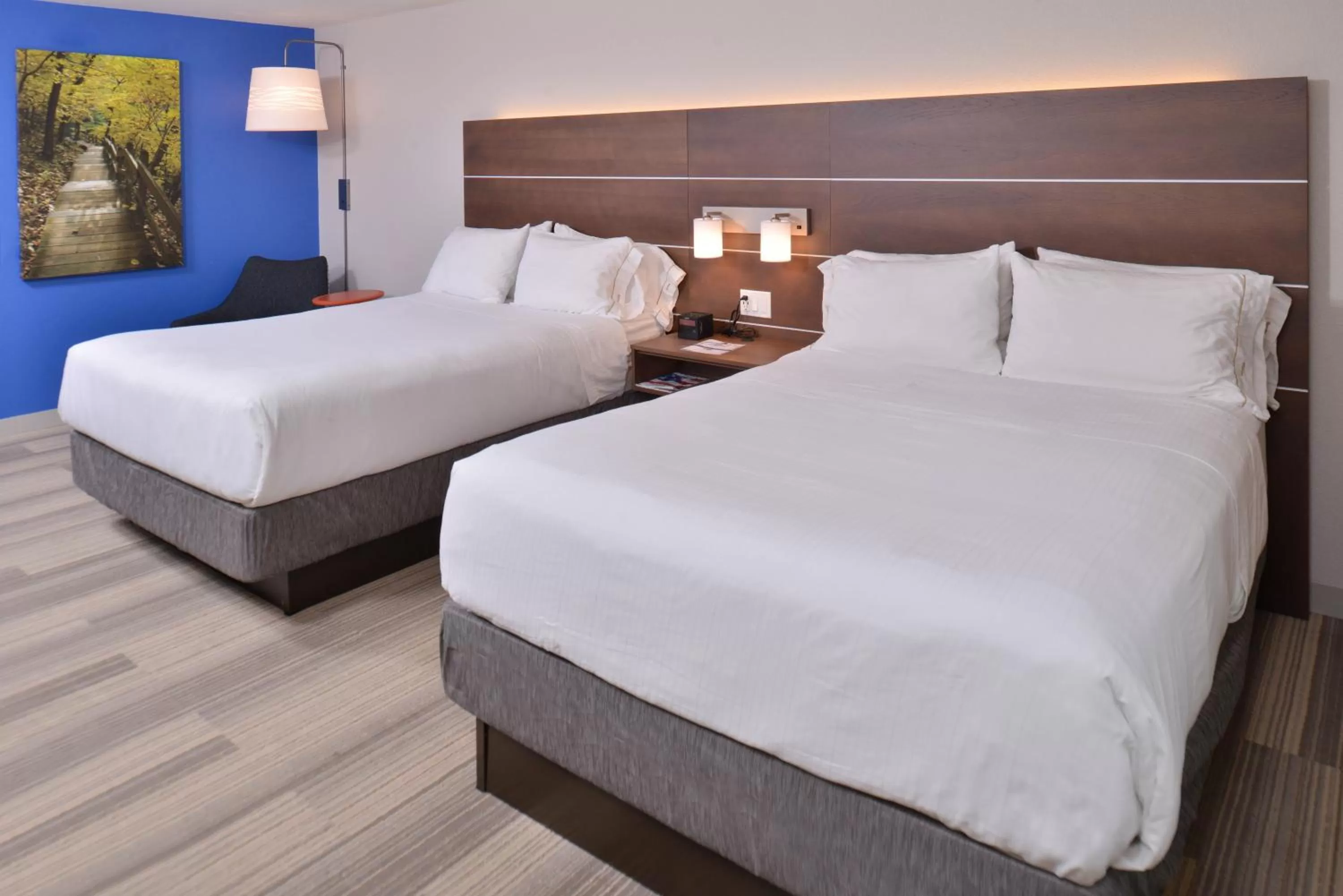 Photo of the whole room, Bed in Holiday Inn Express Hotel and Suites Stevens Point by IHG