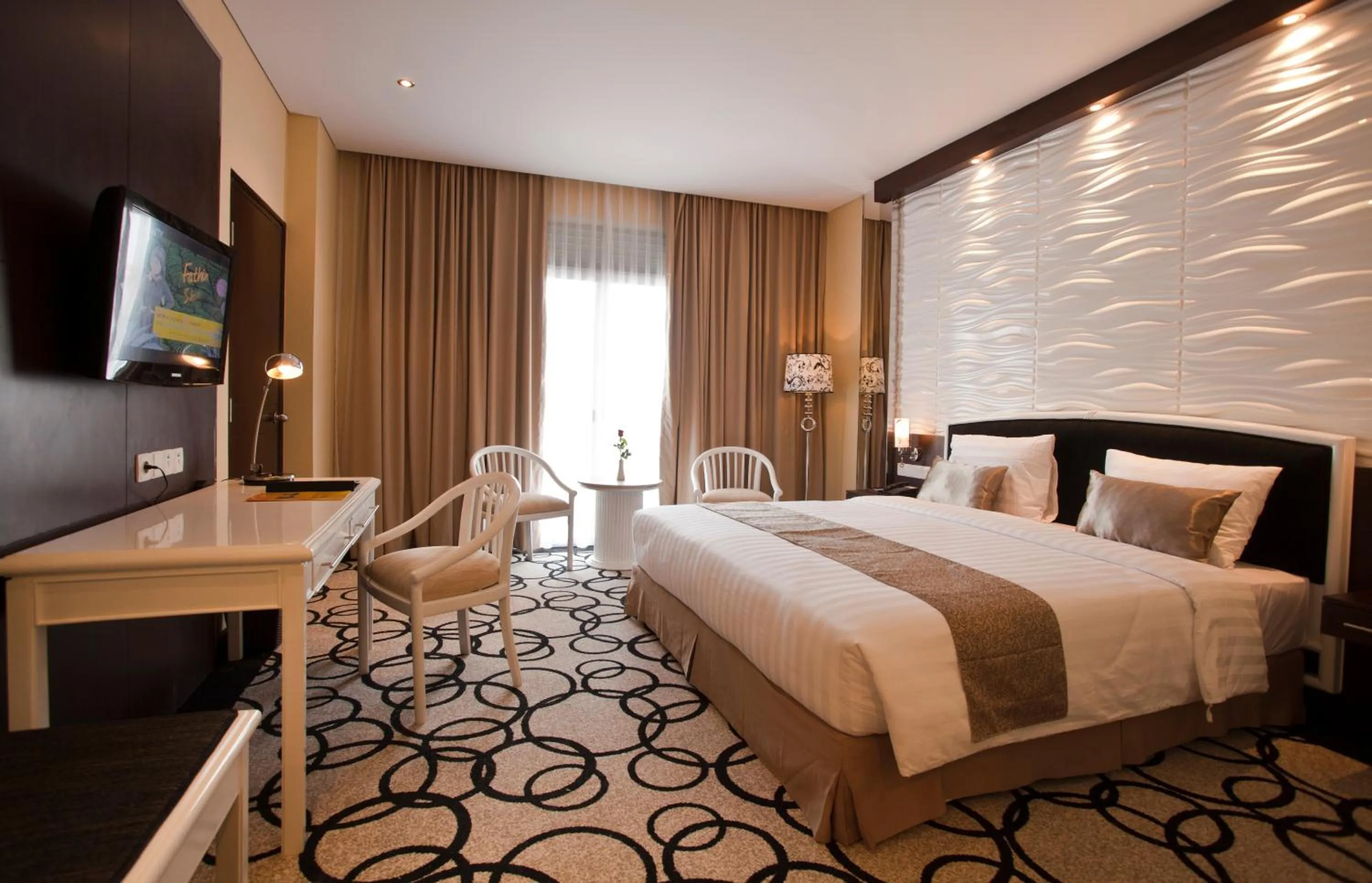 Bedroom, Bed in Hotel New Saphir Yogyakarta