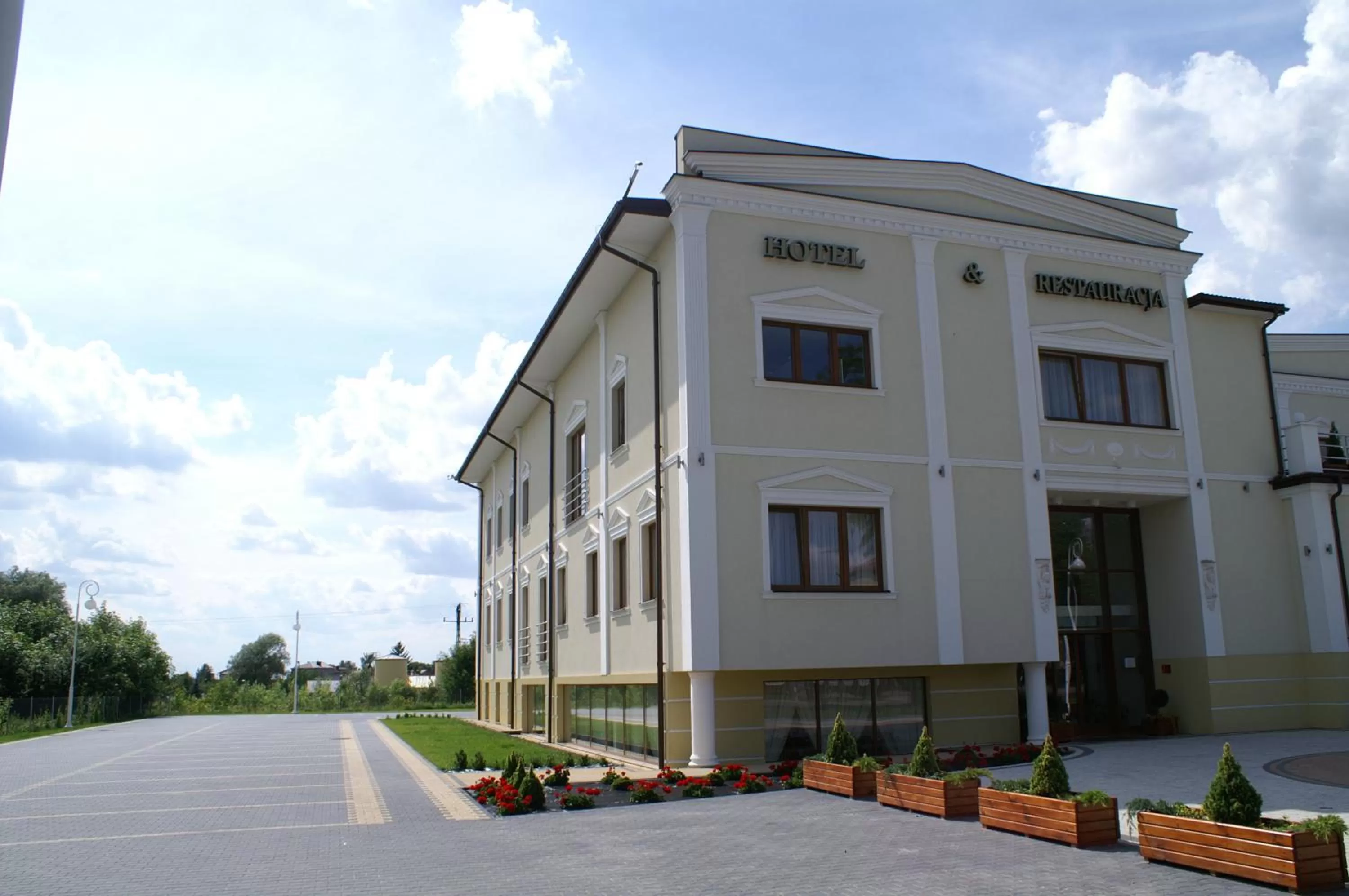 Facade/entrance in Hotel President