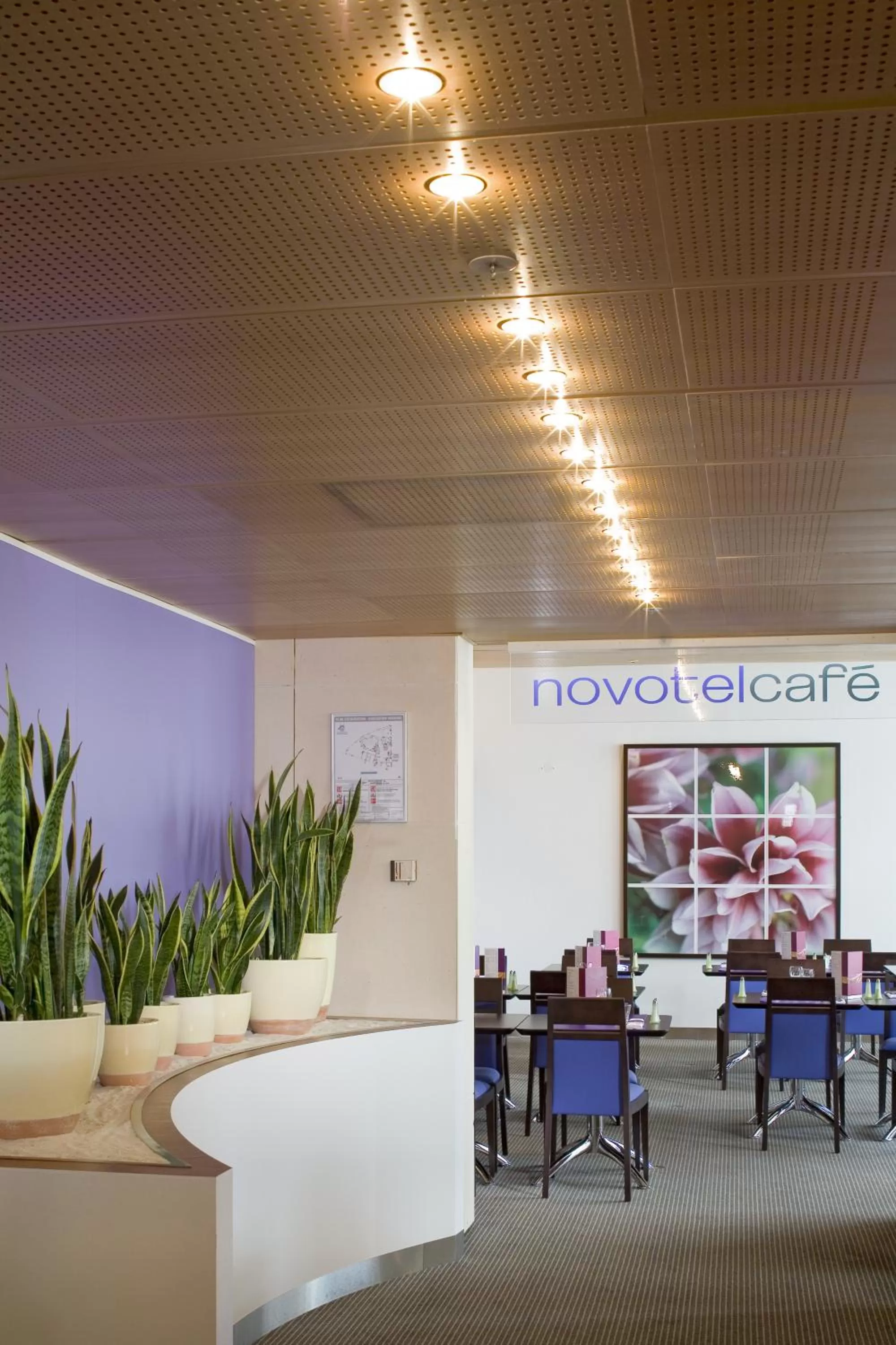 Restaurant/places to eat in Novotel Belfort Centre Atria