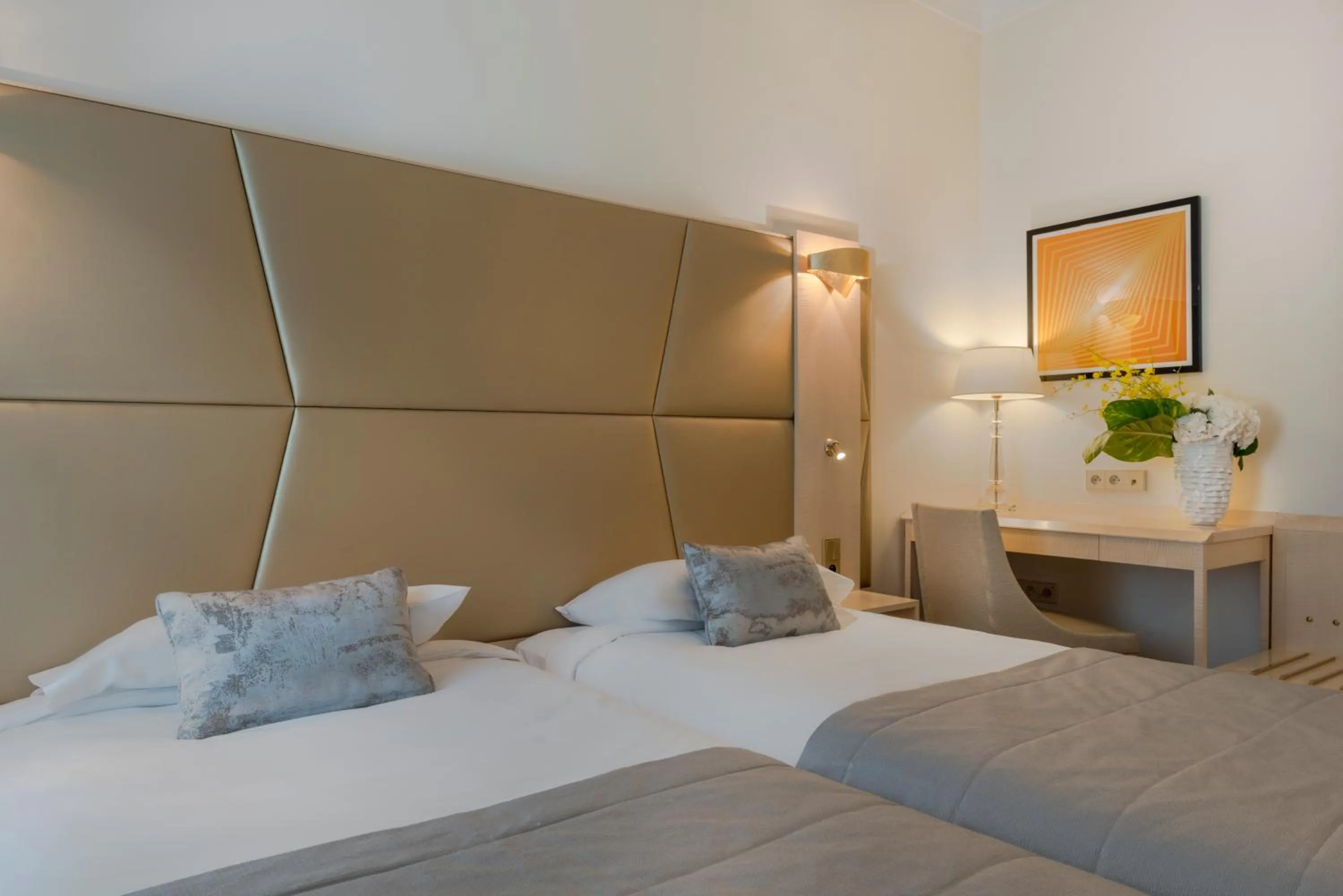 Bedroom, Bed in Atlantic Hotel