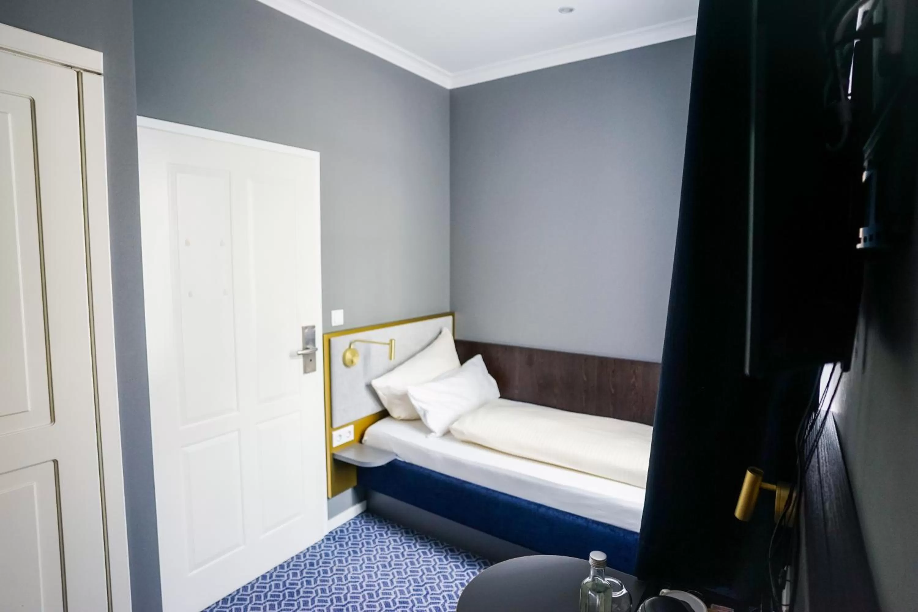 Bed in Hotel Am Schloss Biebrich