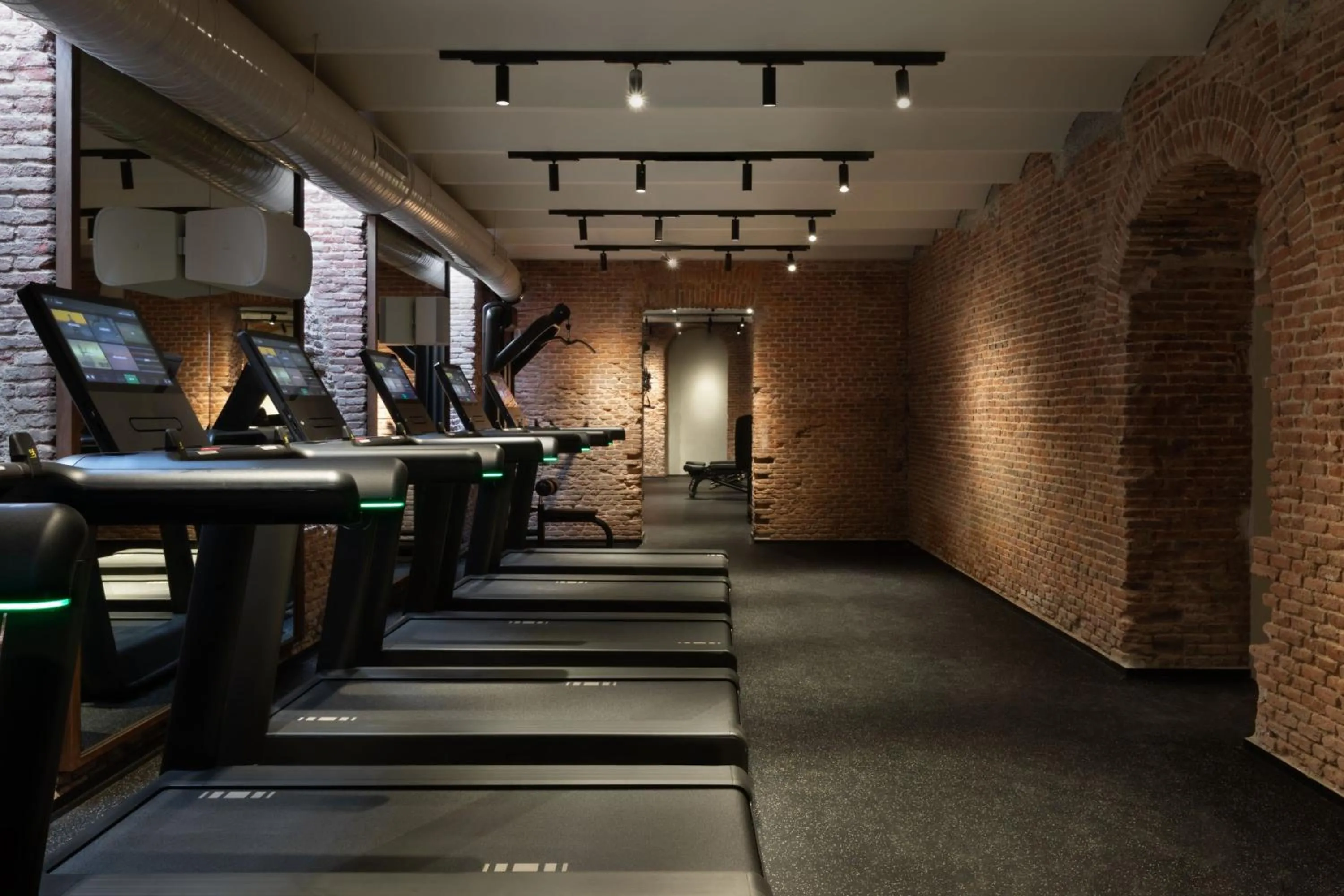 Fitness centre/facilities in JW Marriott Hotel Madrid