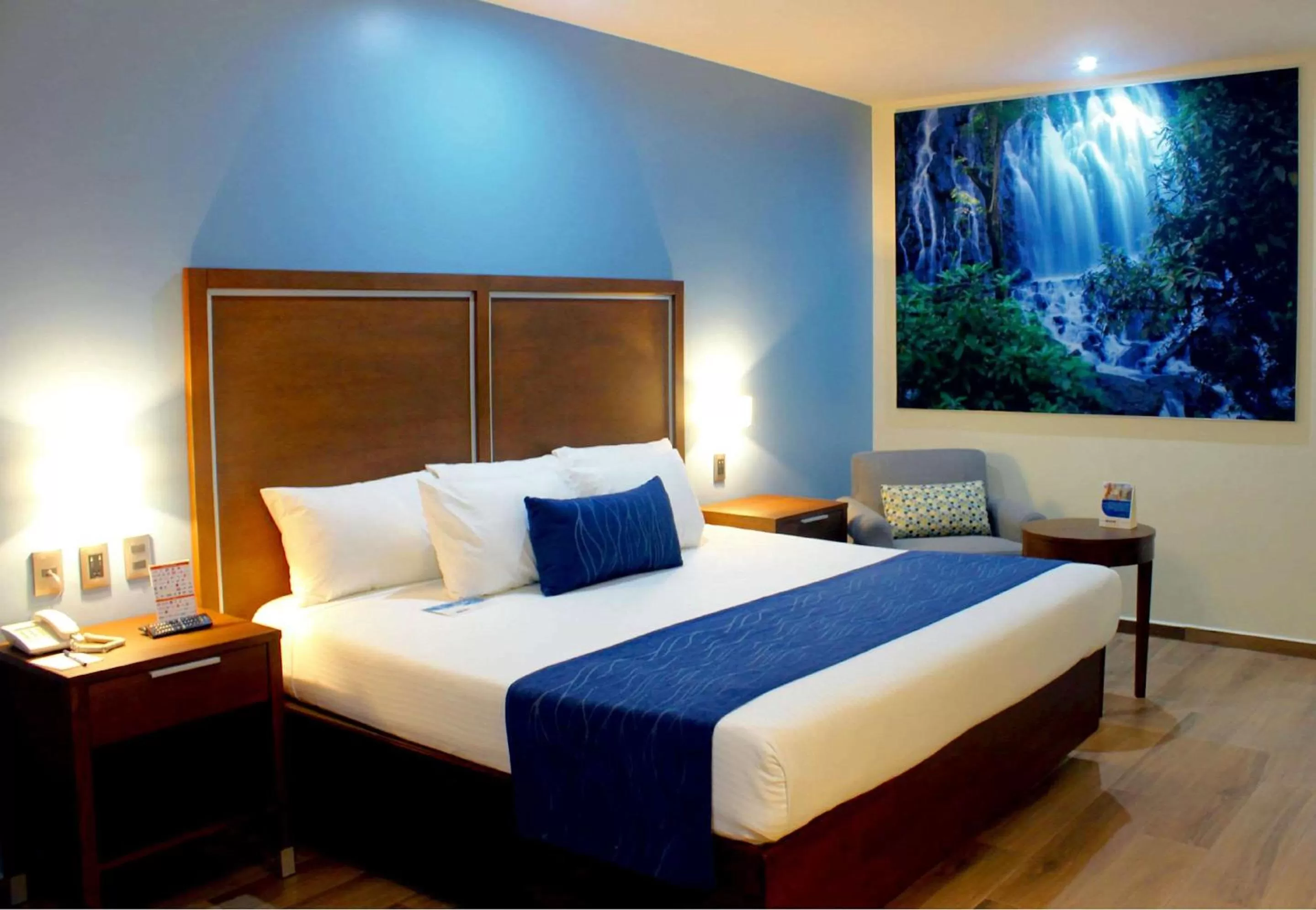 Photo of the whole room, Bed in Comfort Inn Monterrey Norte