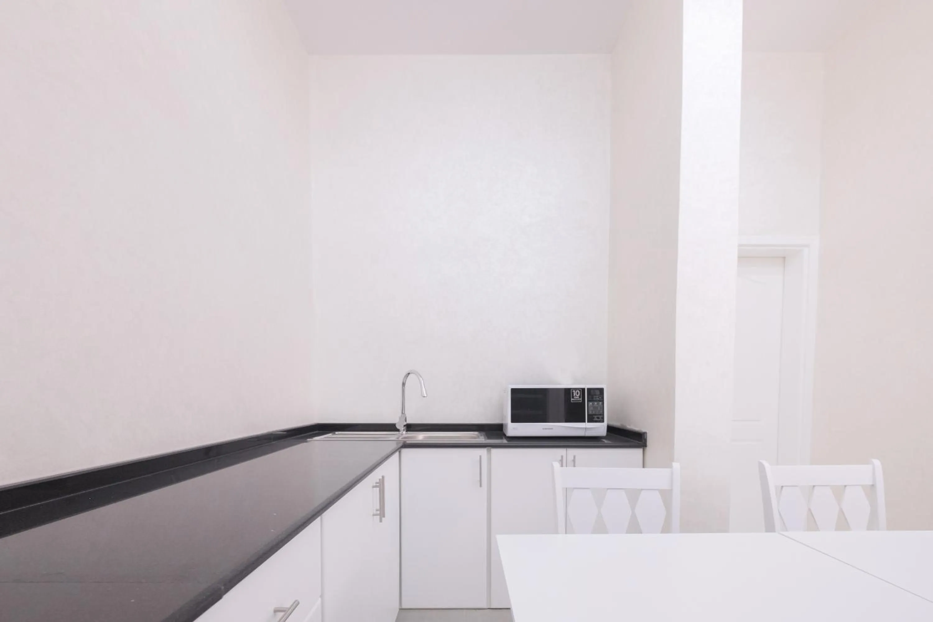 Kitchen/Kitchenette in Al Jisr Hotel