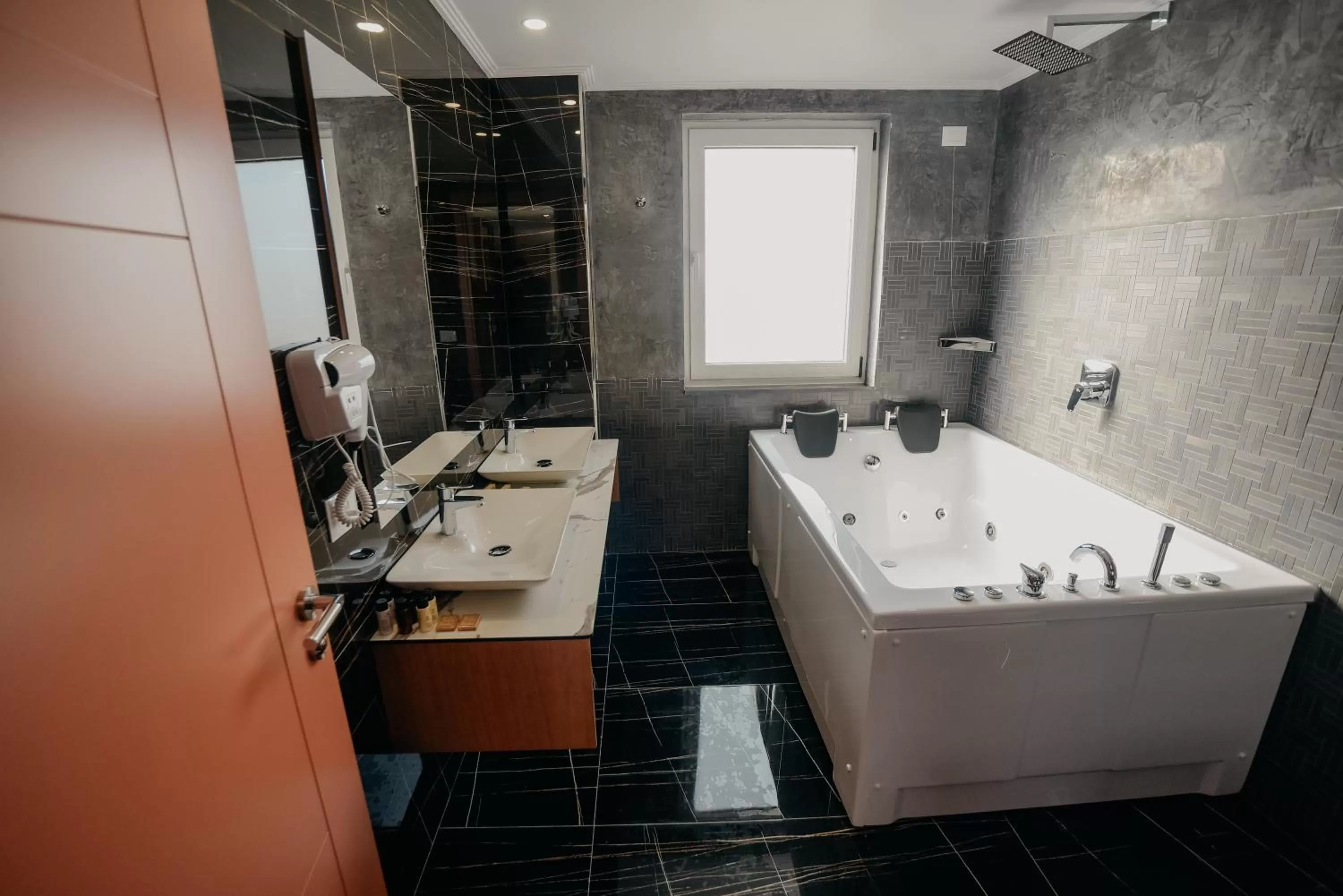 Hot Tub in Martiness Hotel Durres