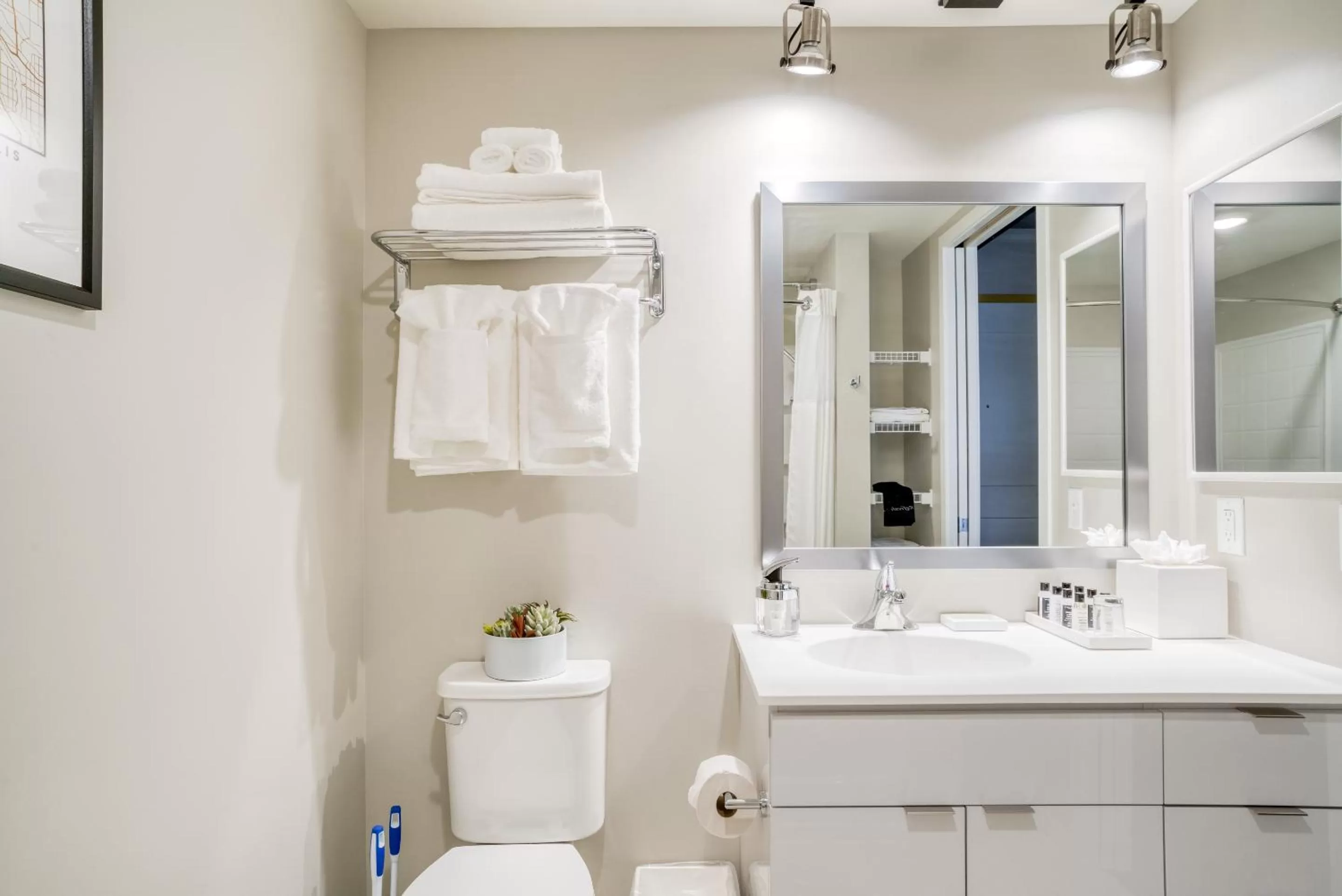 Bathroom in Mint House Minneapolis - Downtown West