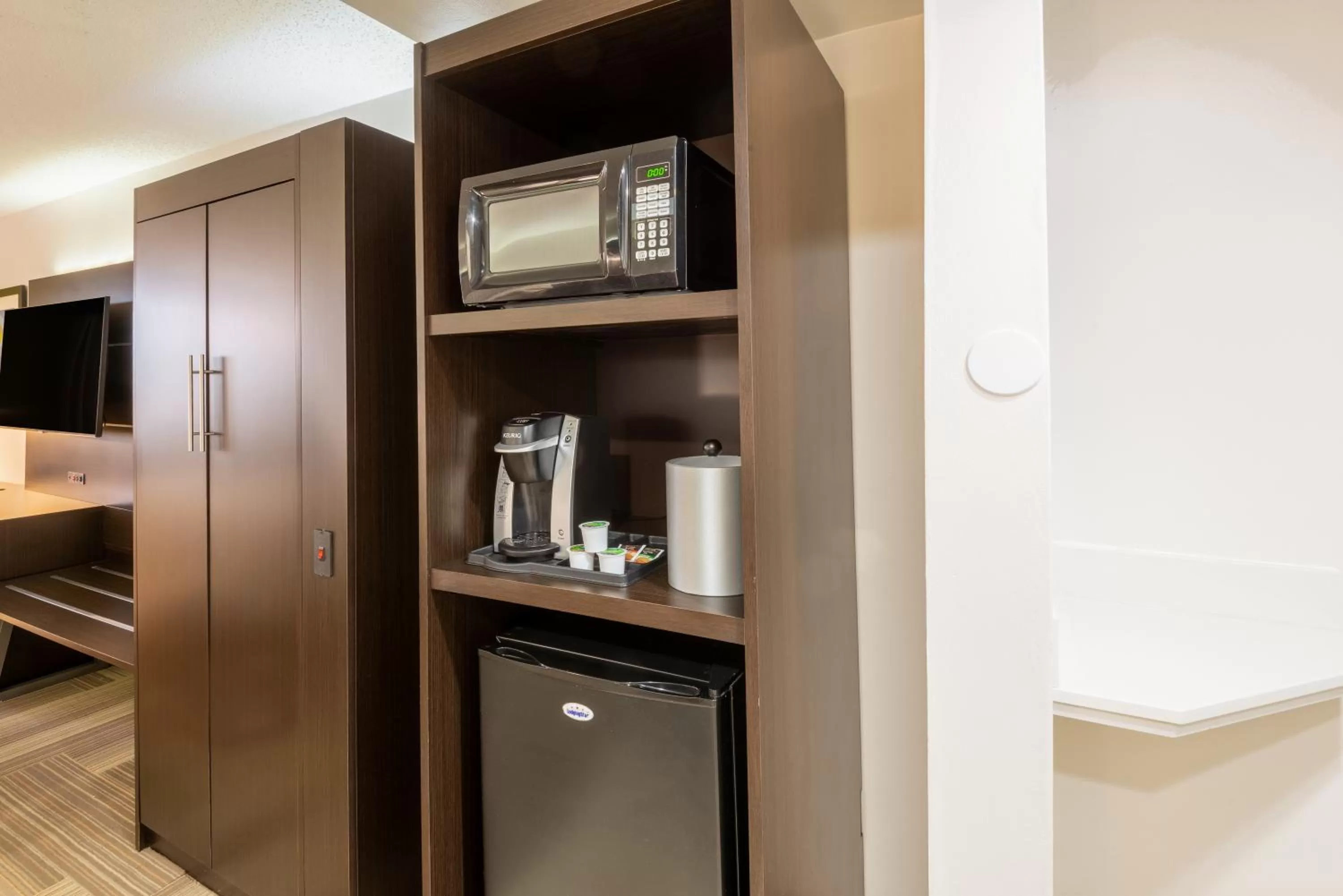 Coffee/tea facilities in Holiday Inn Express Philadelphia NE-Bensalem by IHG