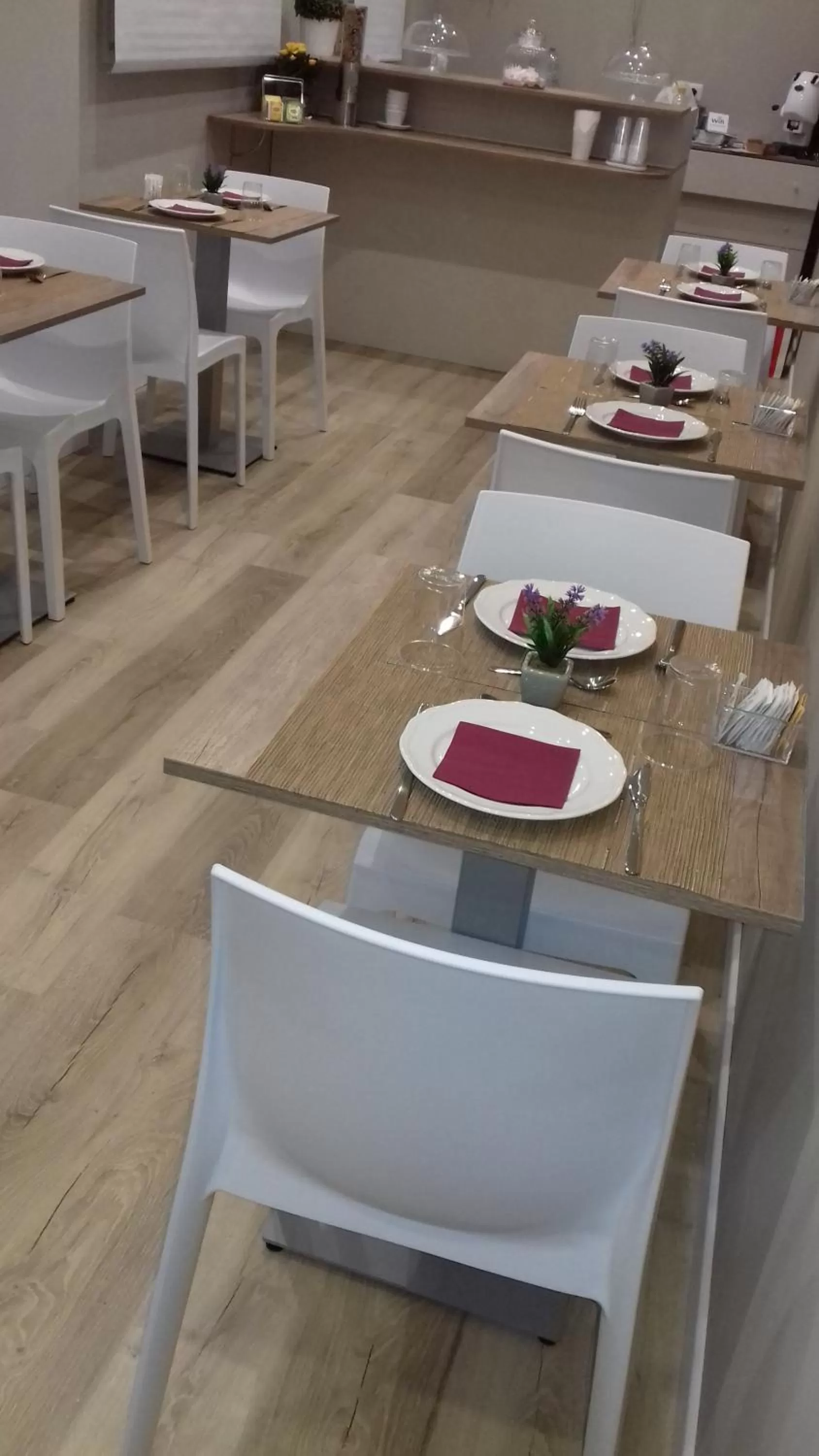 Restaurant/Places to Eat in Due Passi Suite