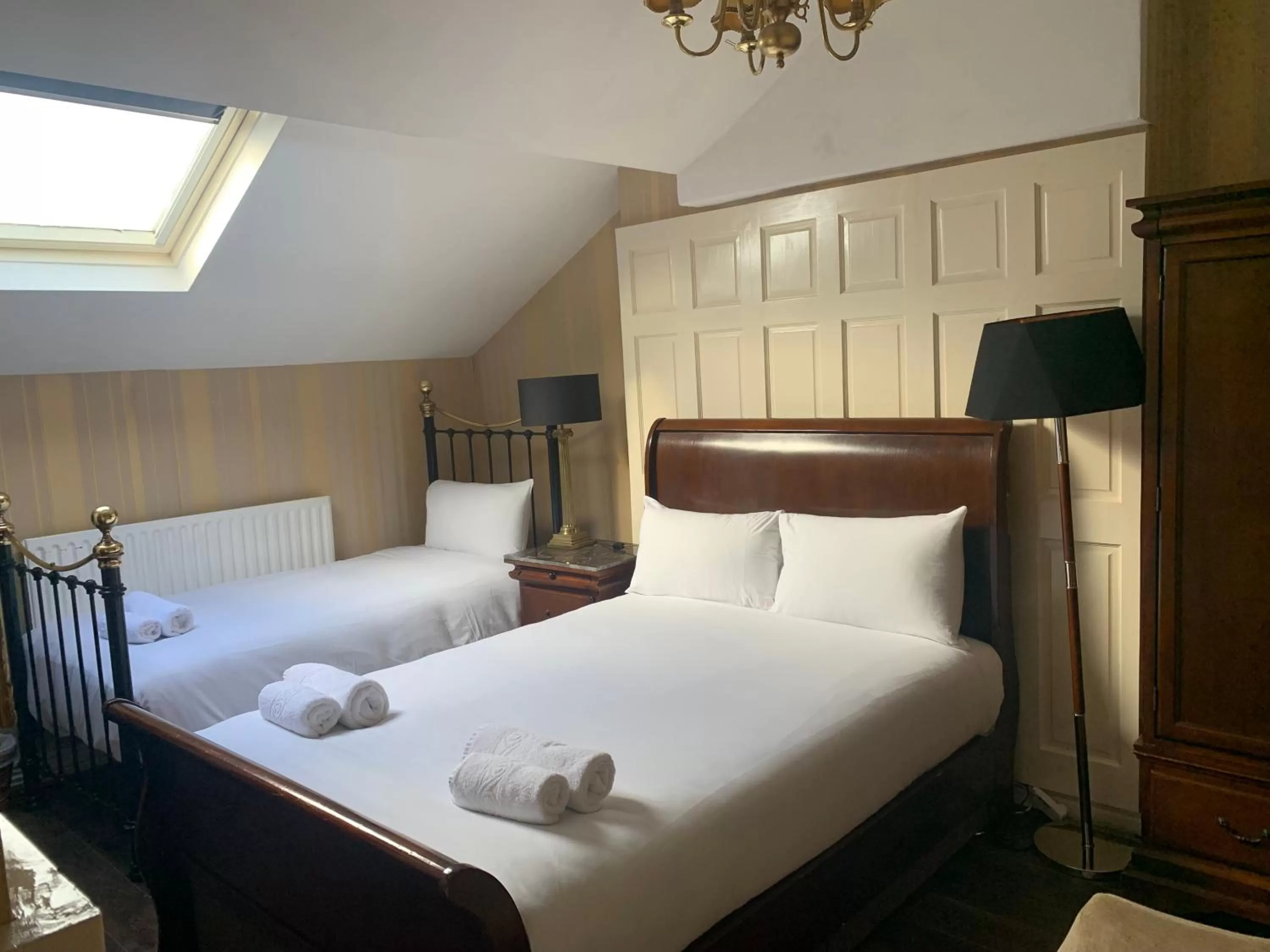 Bedroom, Bed in Beech Mount Hotel - Free Parking