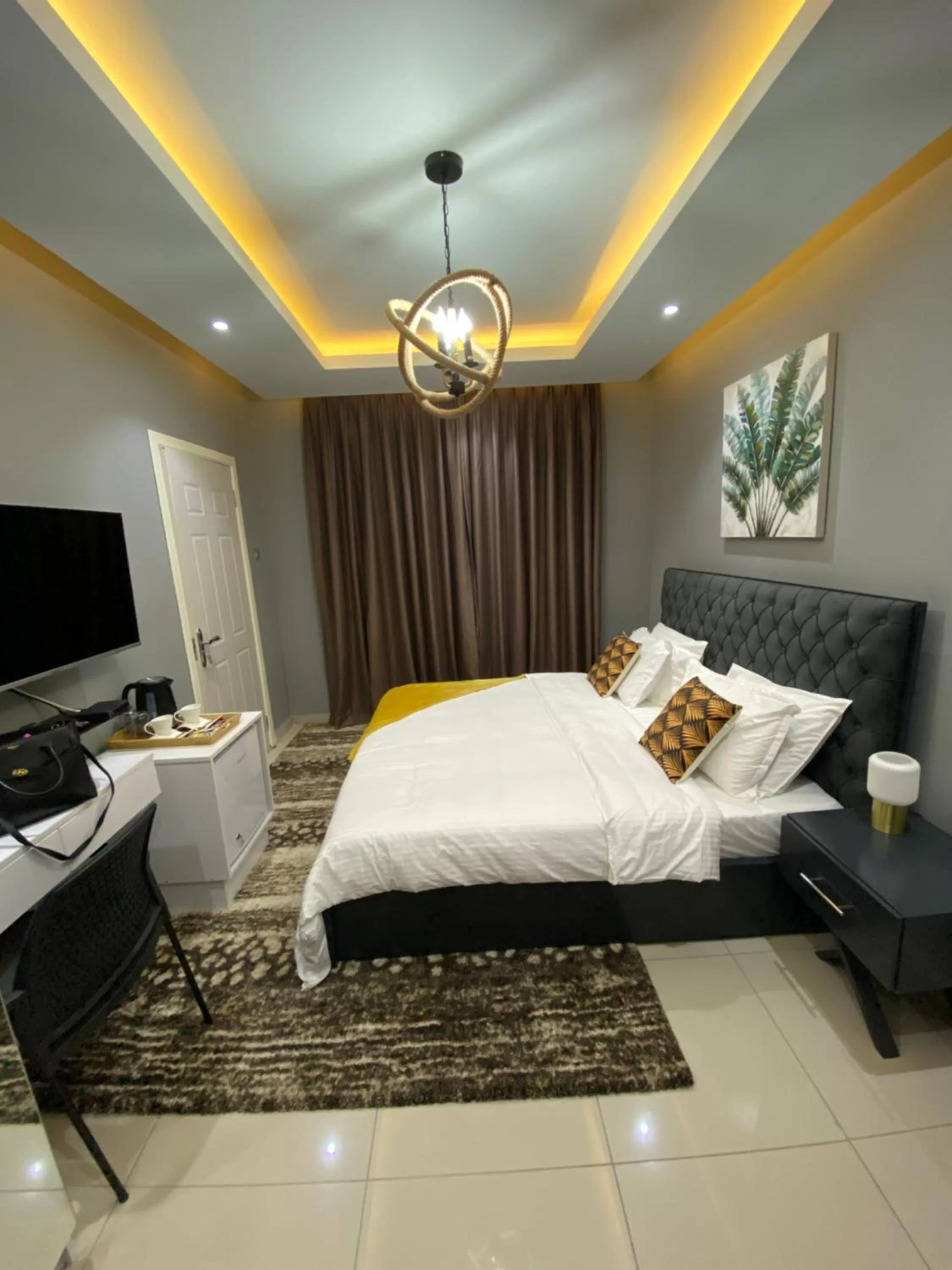 Bedroom, Bed in The Avery Suites, East Legon