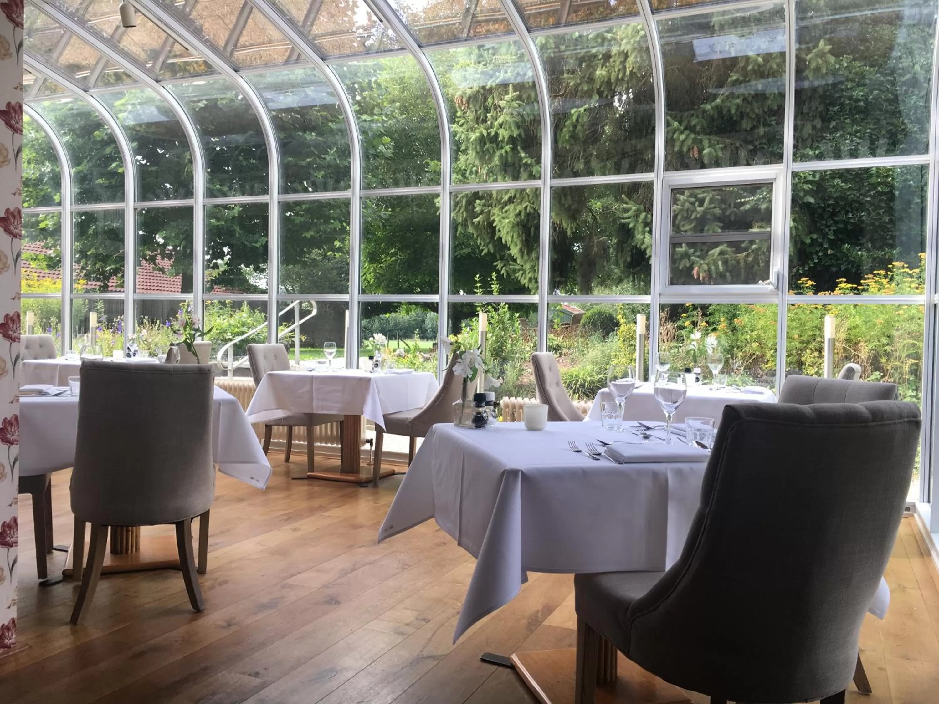 Restaurant/places to eat in Hotel Brull