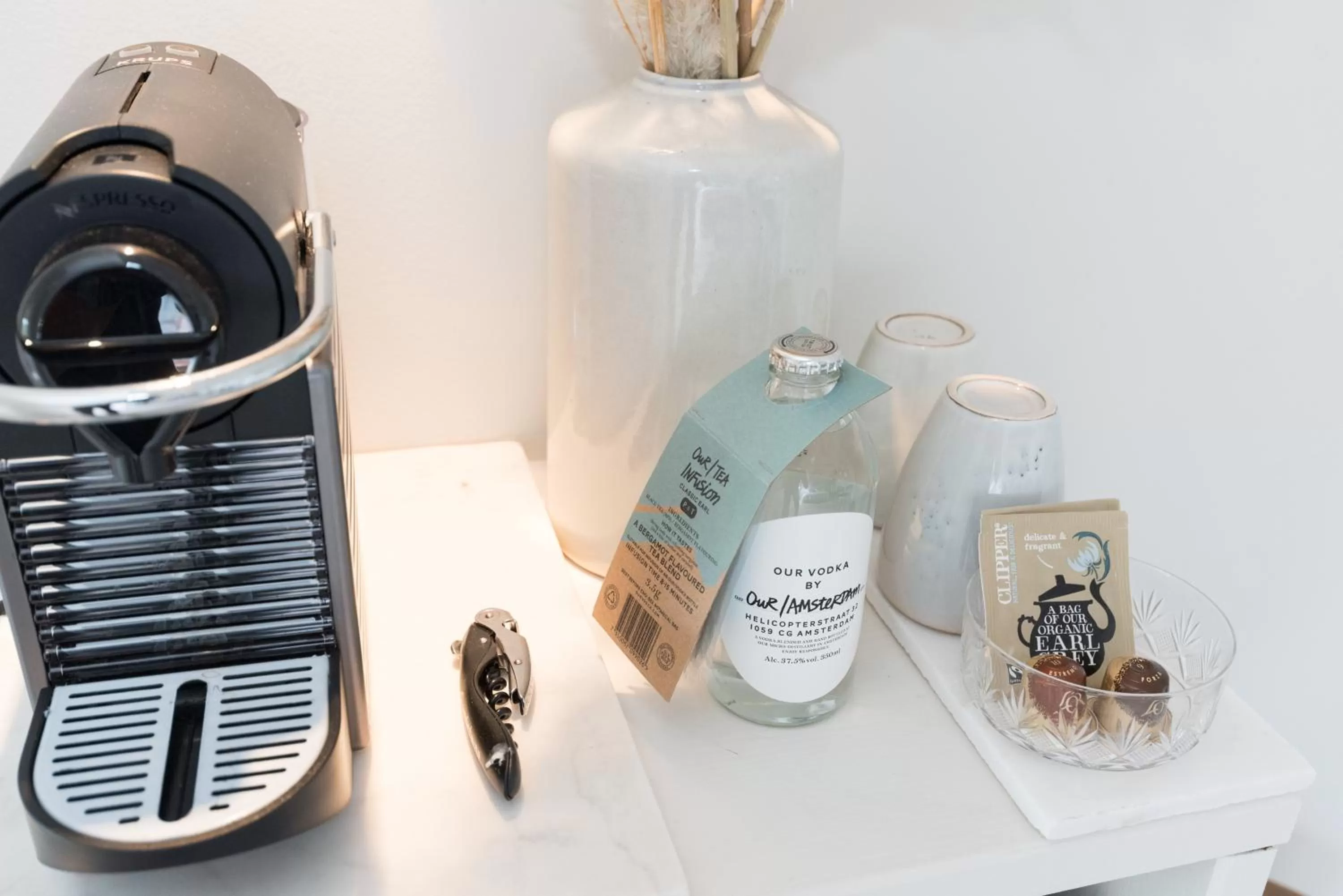 Coffee/tea facilities in Empire suites garden view