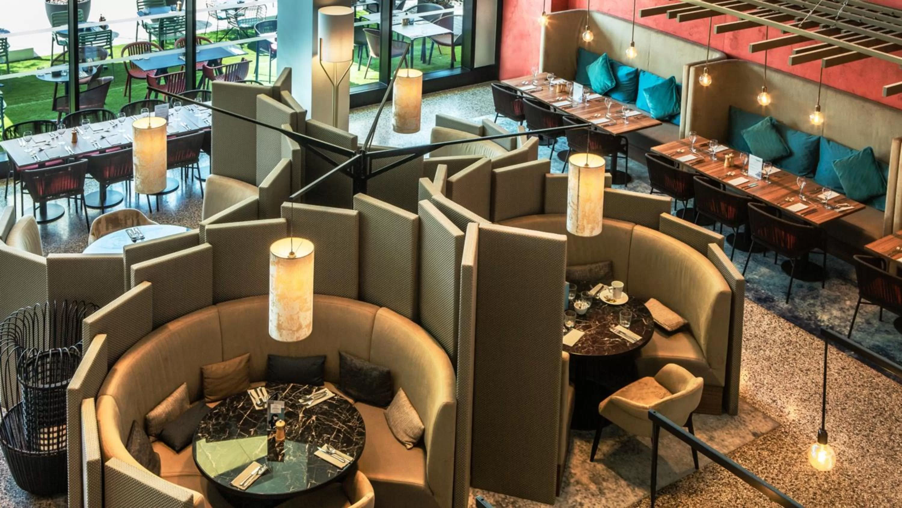 Restaurant/places to eat in Crowne Plaza - Nice - Grand Arenas by IHG