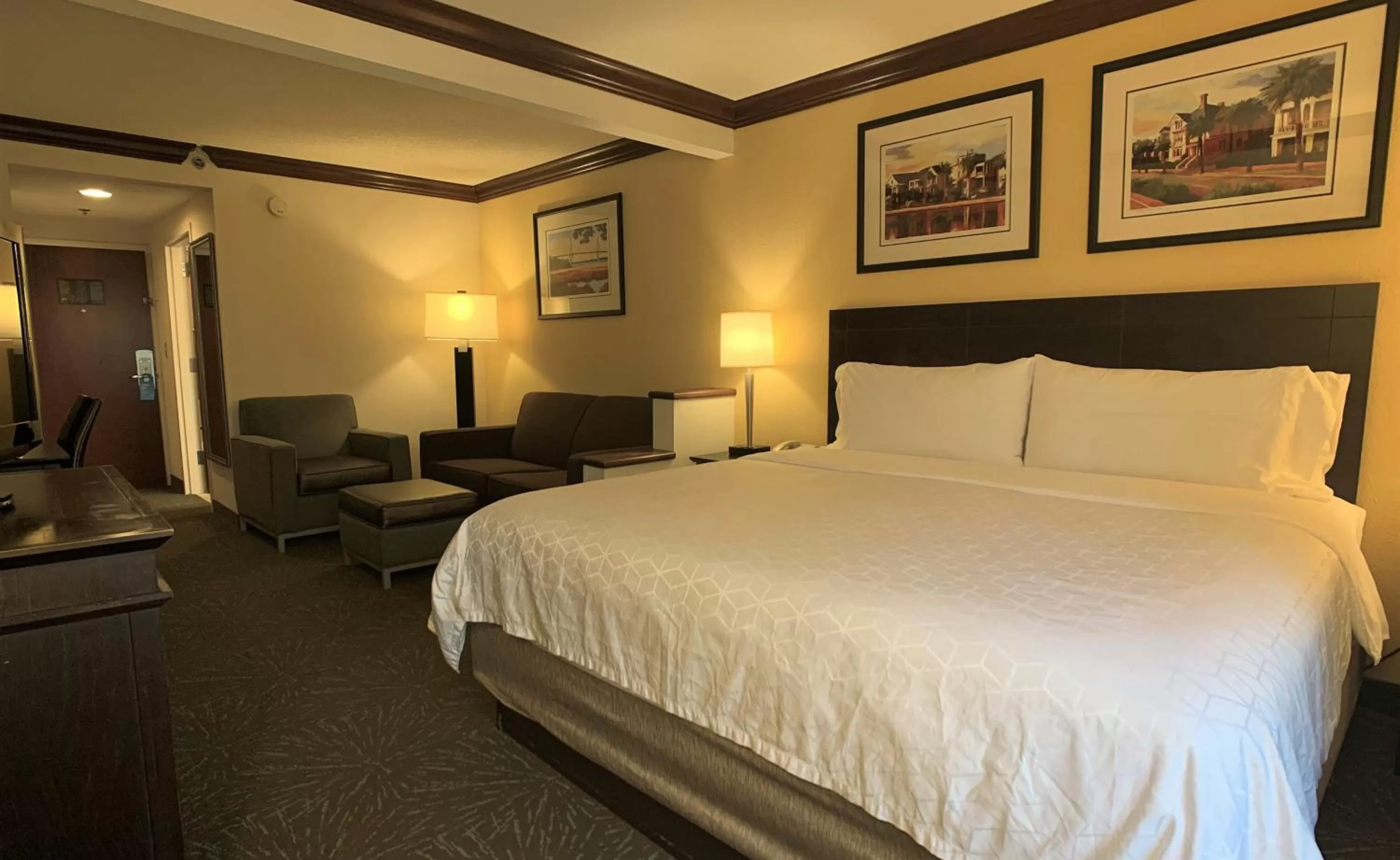 Photo of the whole room, Bed in Holiday Inn Express Hotel & Suites Charleston - Northwoods by IHG