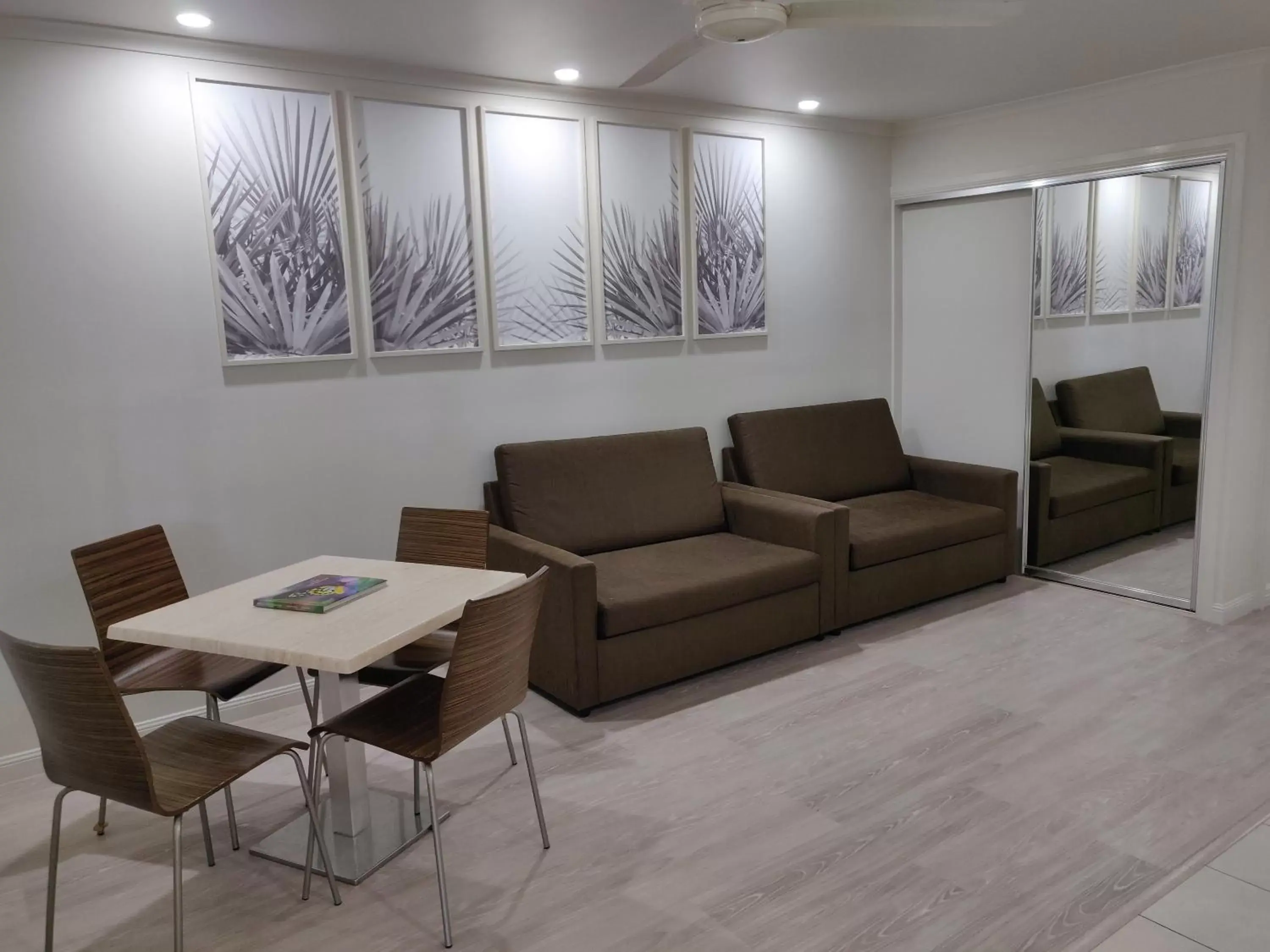 Studio FAMILY Room (2 Sofa Beds & Kitchenette) in Cairns Colonial Club Resort Studio FAMILY Room (2 Sofa Beds & Kitchenette) in Cairns Colonial Club Resort